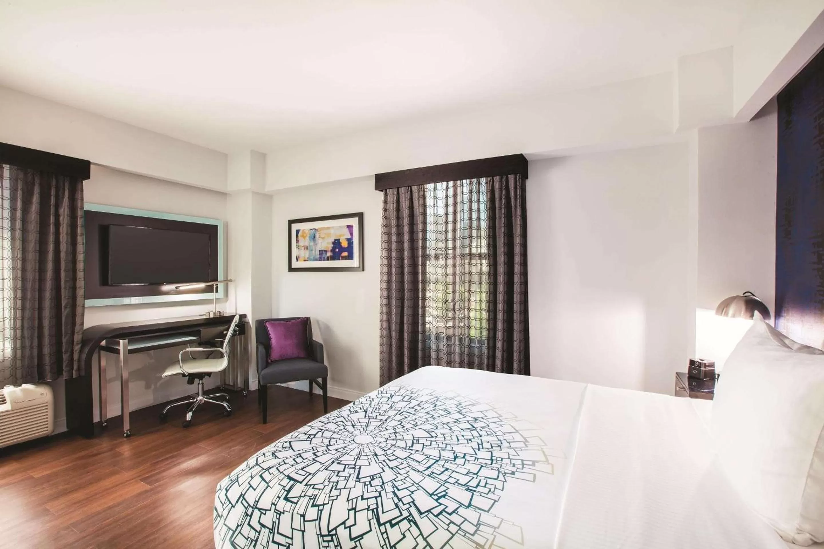 Photo of the whole room, Bed in Holiday Inn Express - Dallas Downtown by IHG