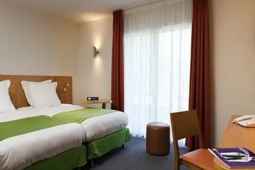 Day, Bed in ibis Styles Bourbon Lancy