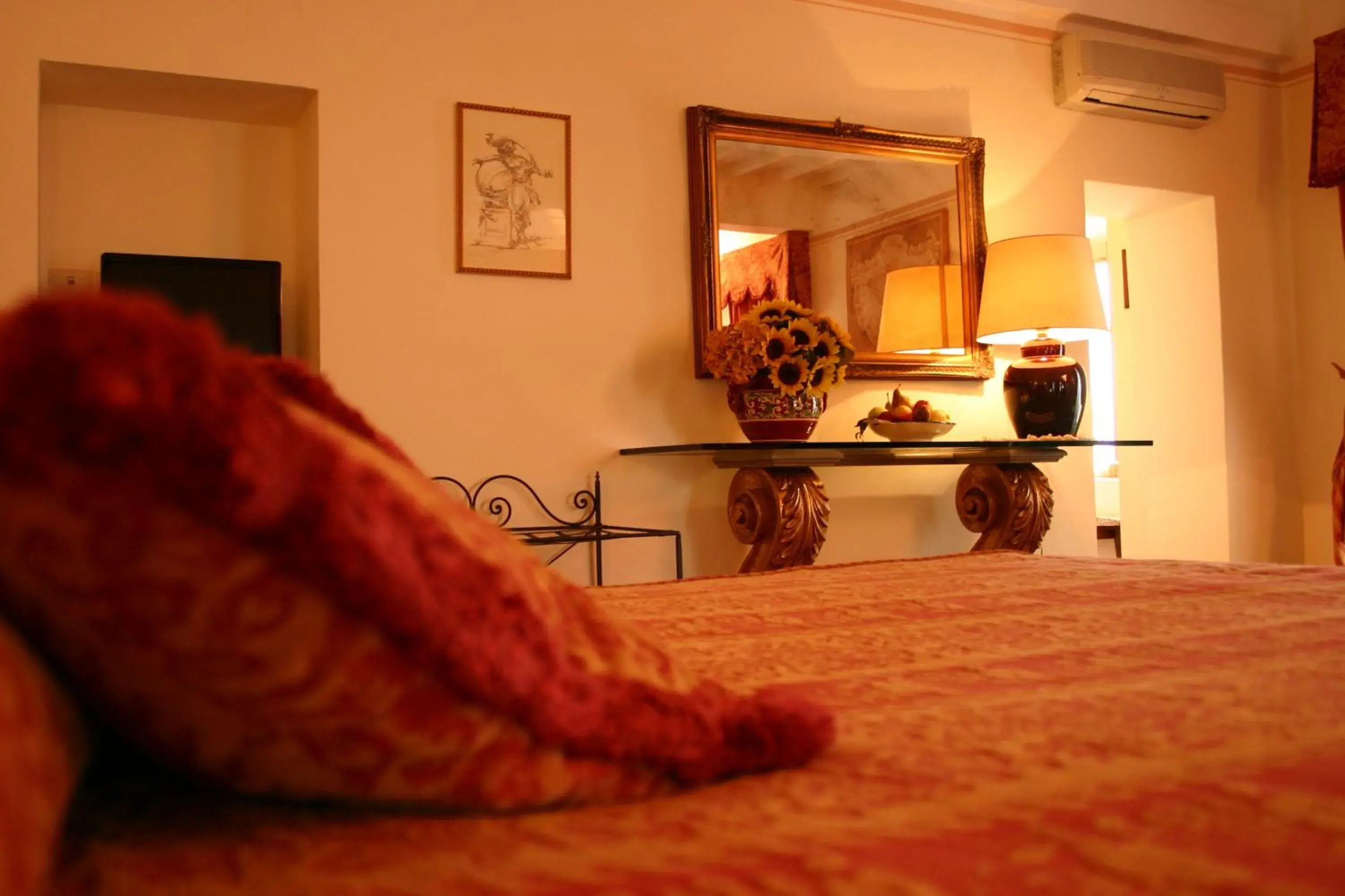 Bedroom, Seating Area in Hotel San Michele