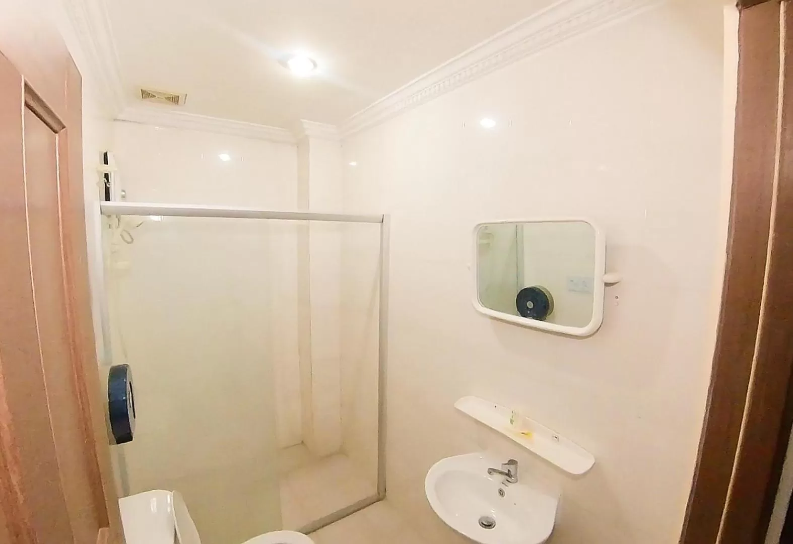 Shower in Riverside Hotel Phnom Penh