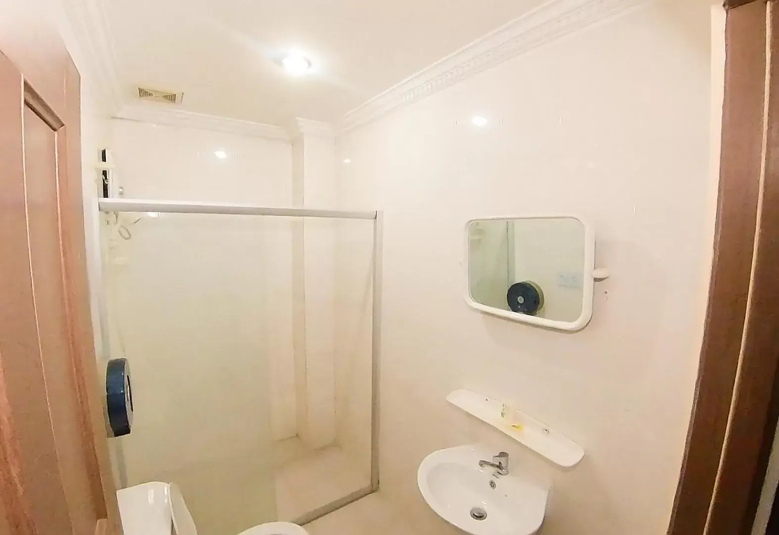 Shower in The Dubliner Inn Shower in The Dubliner Inn