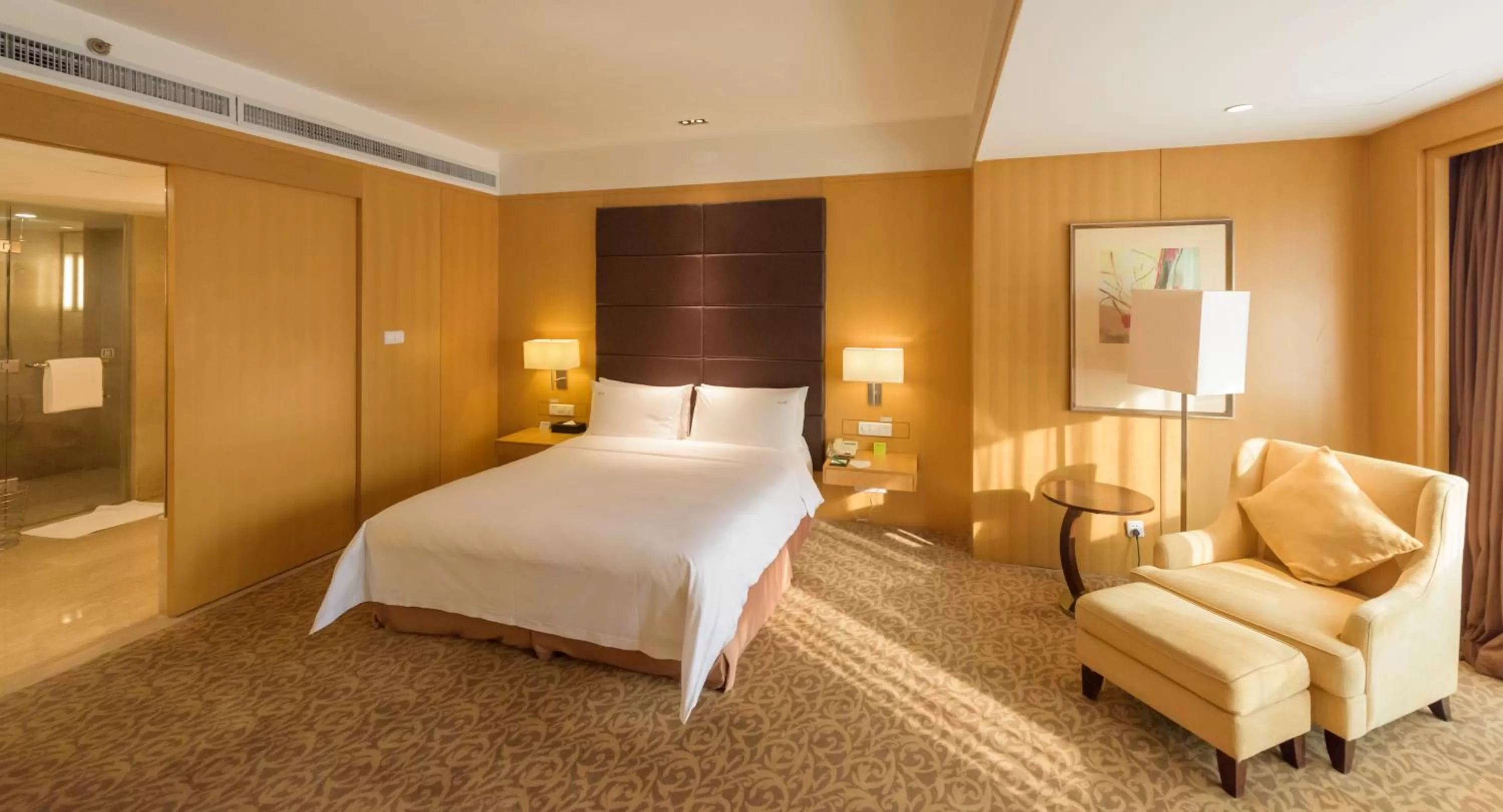 Bedroom, Bed in Holiday Inn Shijiazhuang Central by IHG