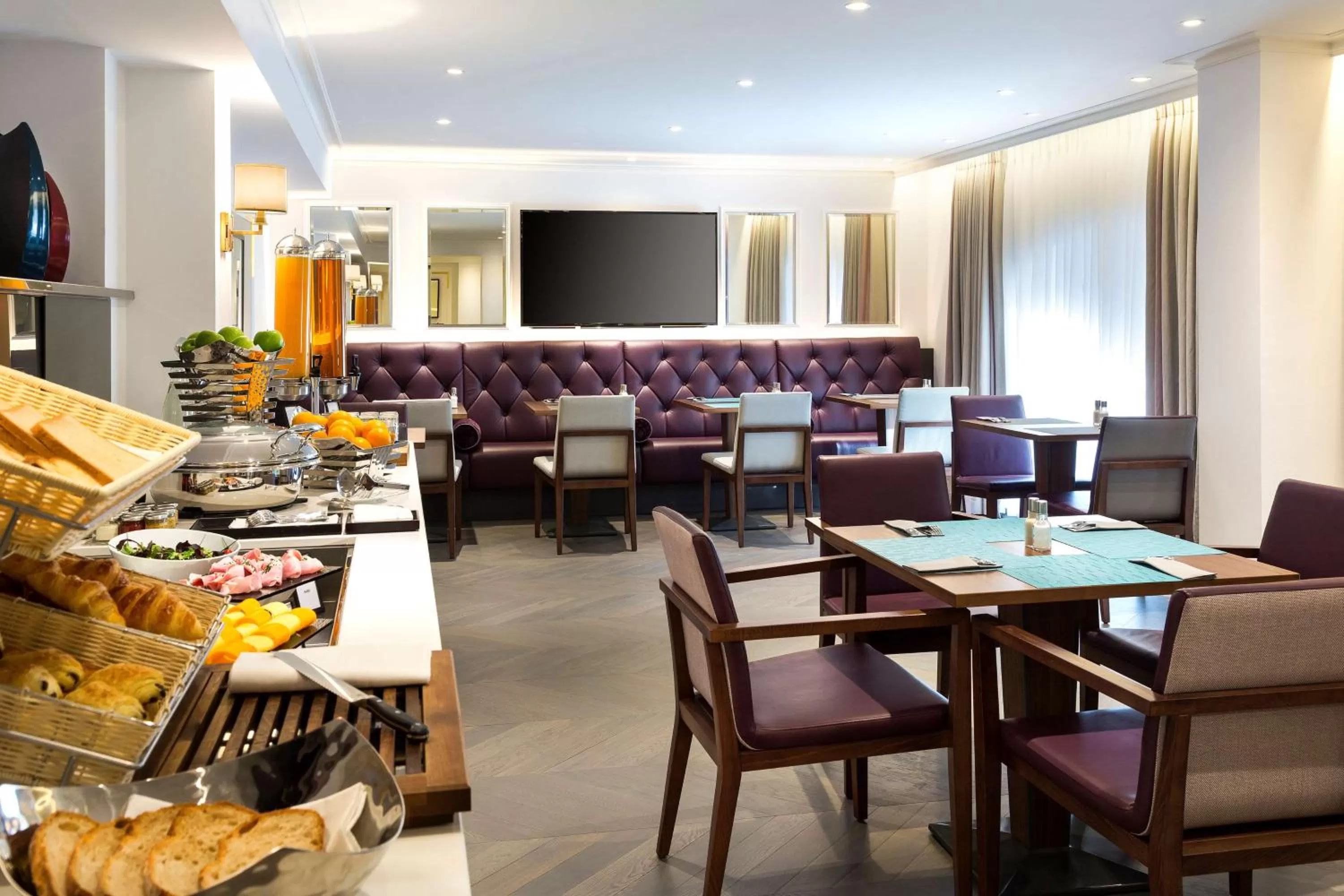 Property building in Hilton Paris Opera