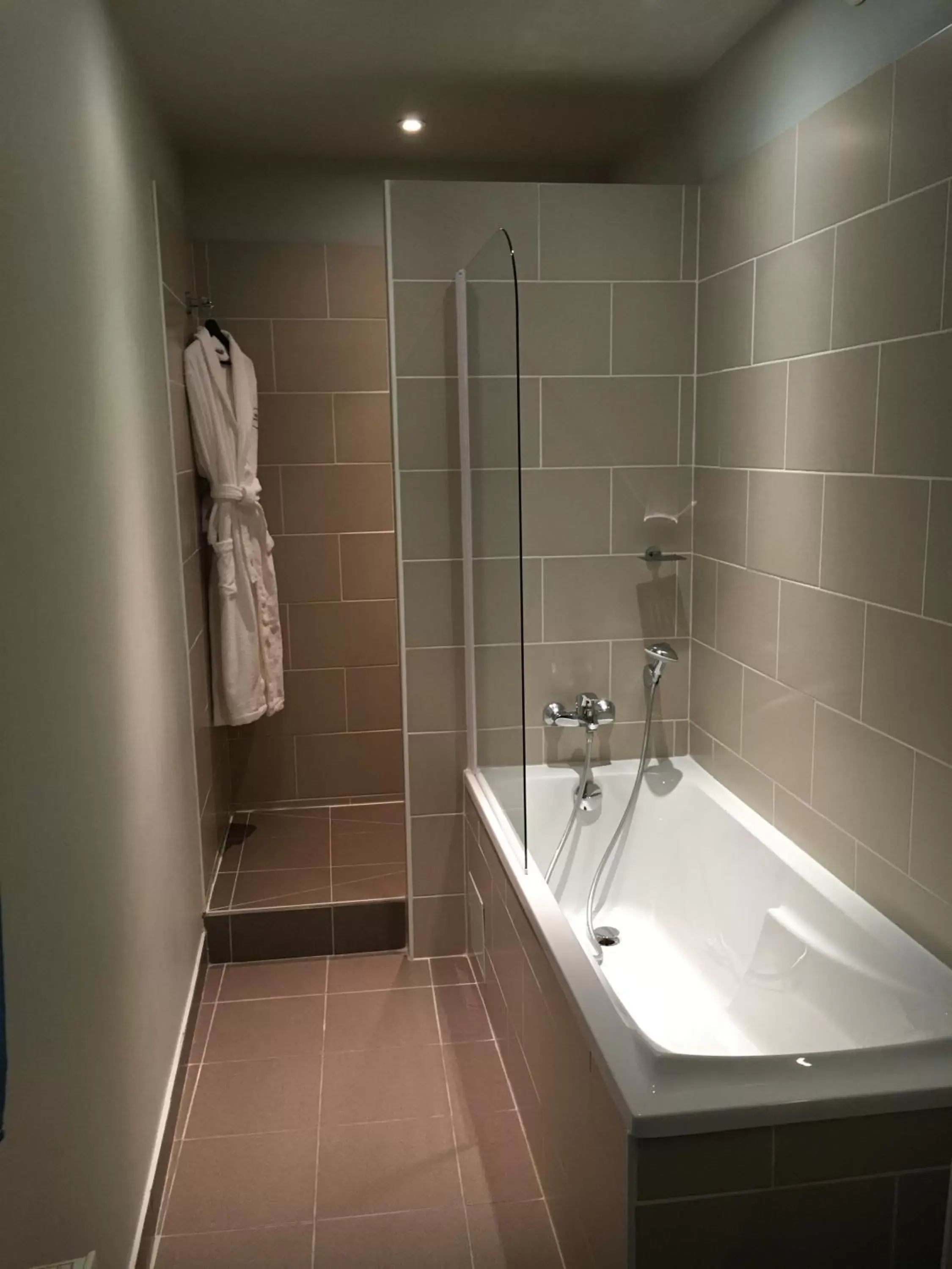 Shower, Bathroom in Hotel Normandy
