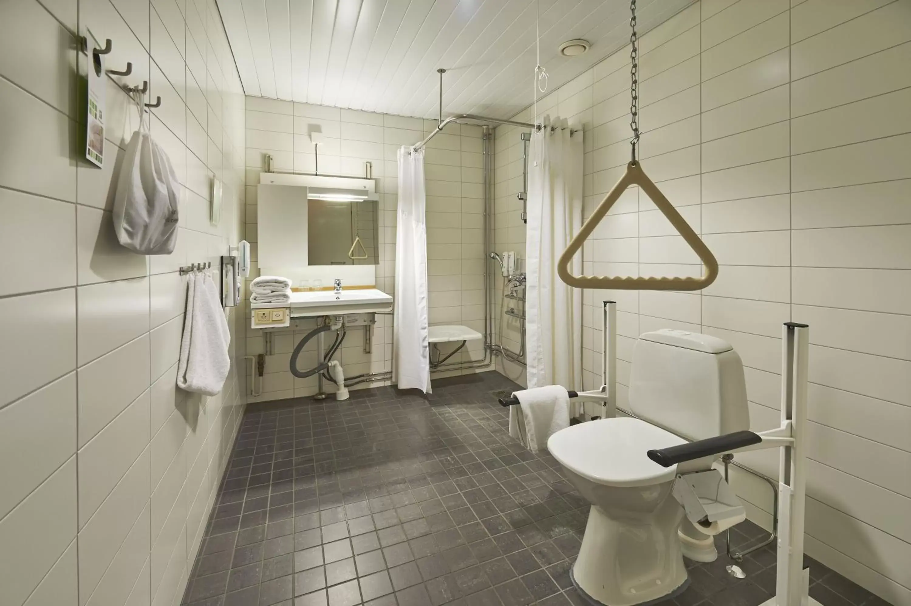 Bathroom in Holiday Inn Helsinki-Vantaa Airport, an IHG Hotel