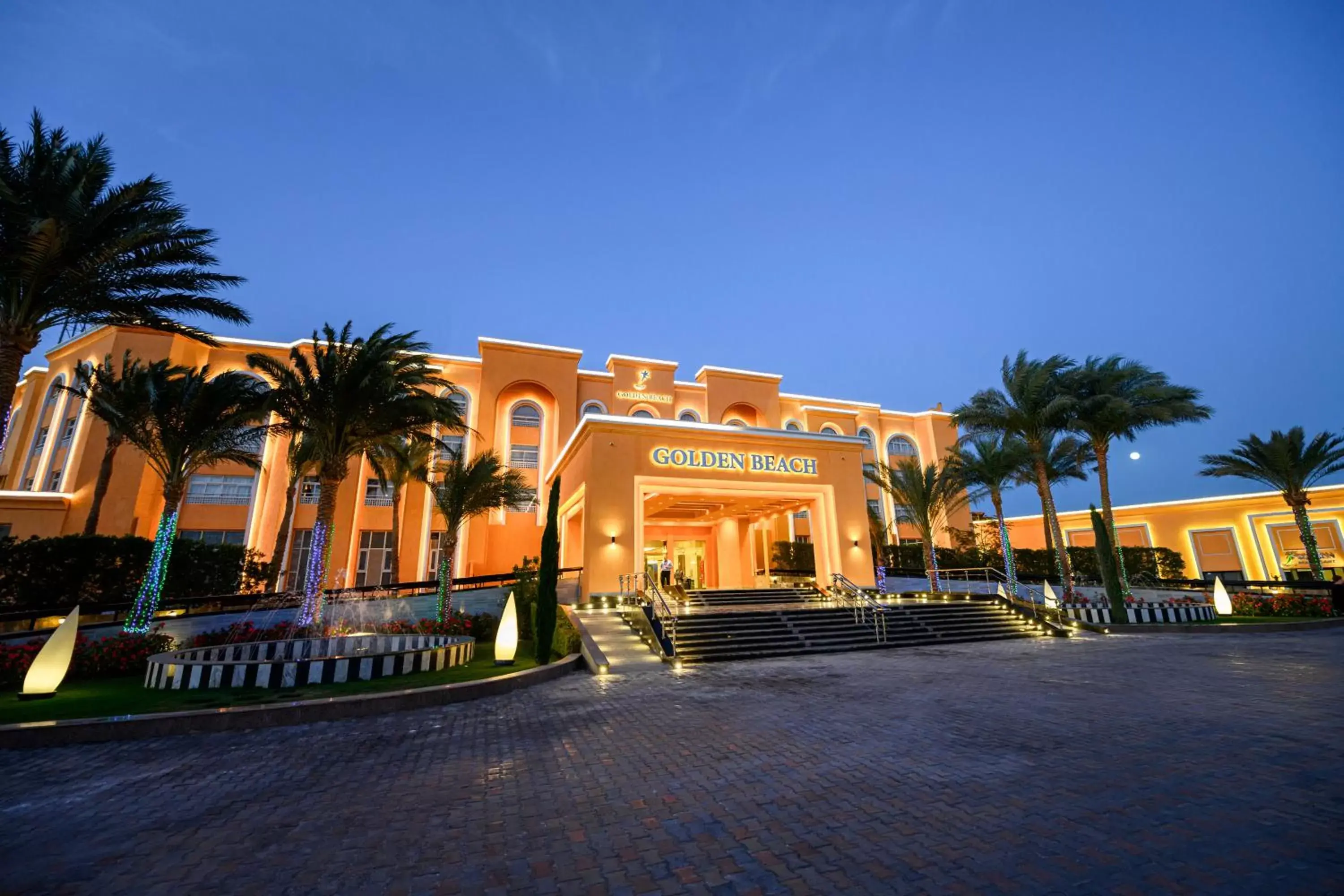 Facade/entrance, Property Building in Golden Beach Resort