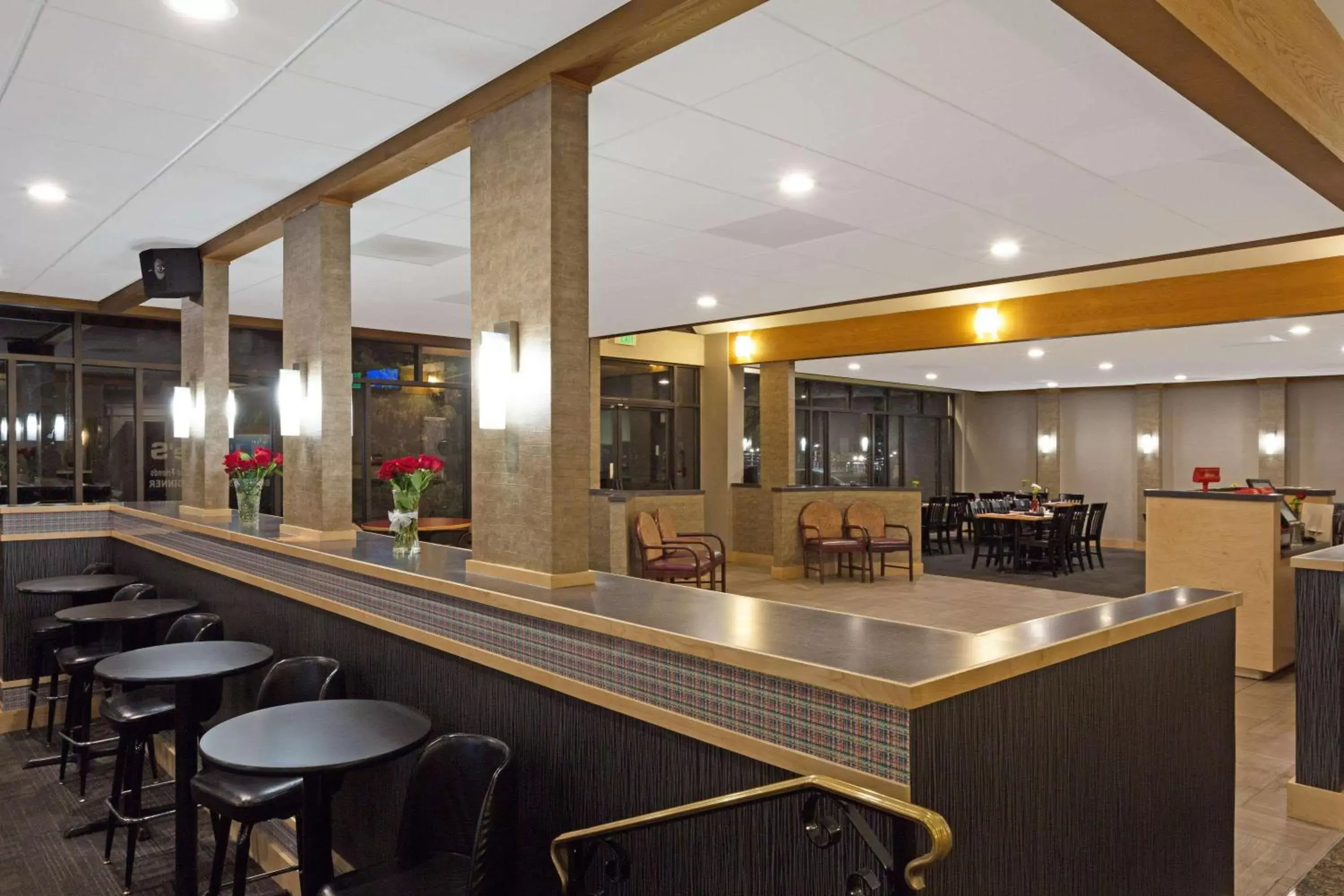 Restaurant/places to eat, Lounge/Bar in Days Inn by Wyndham Lanham Washington DC