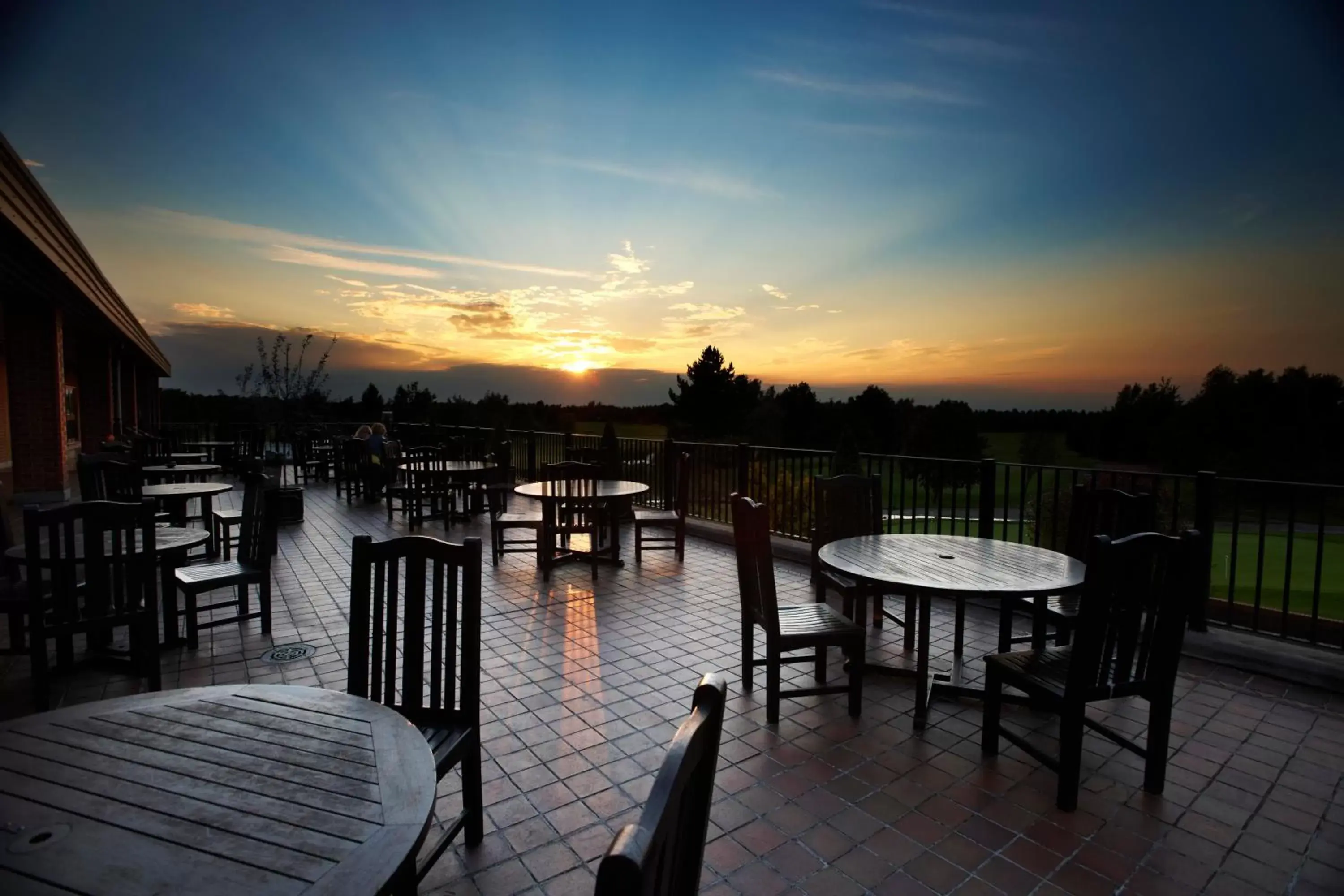 Restaurant/places to eat, Sunrise/Sunset in The Essex Golf & Country Club Hotel