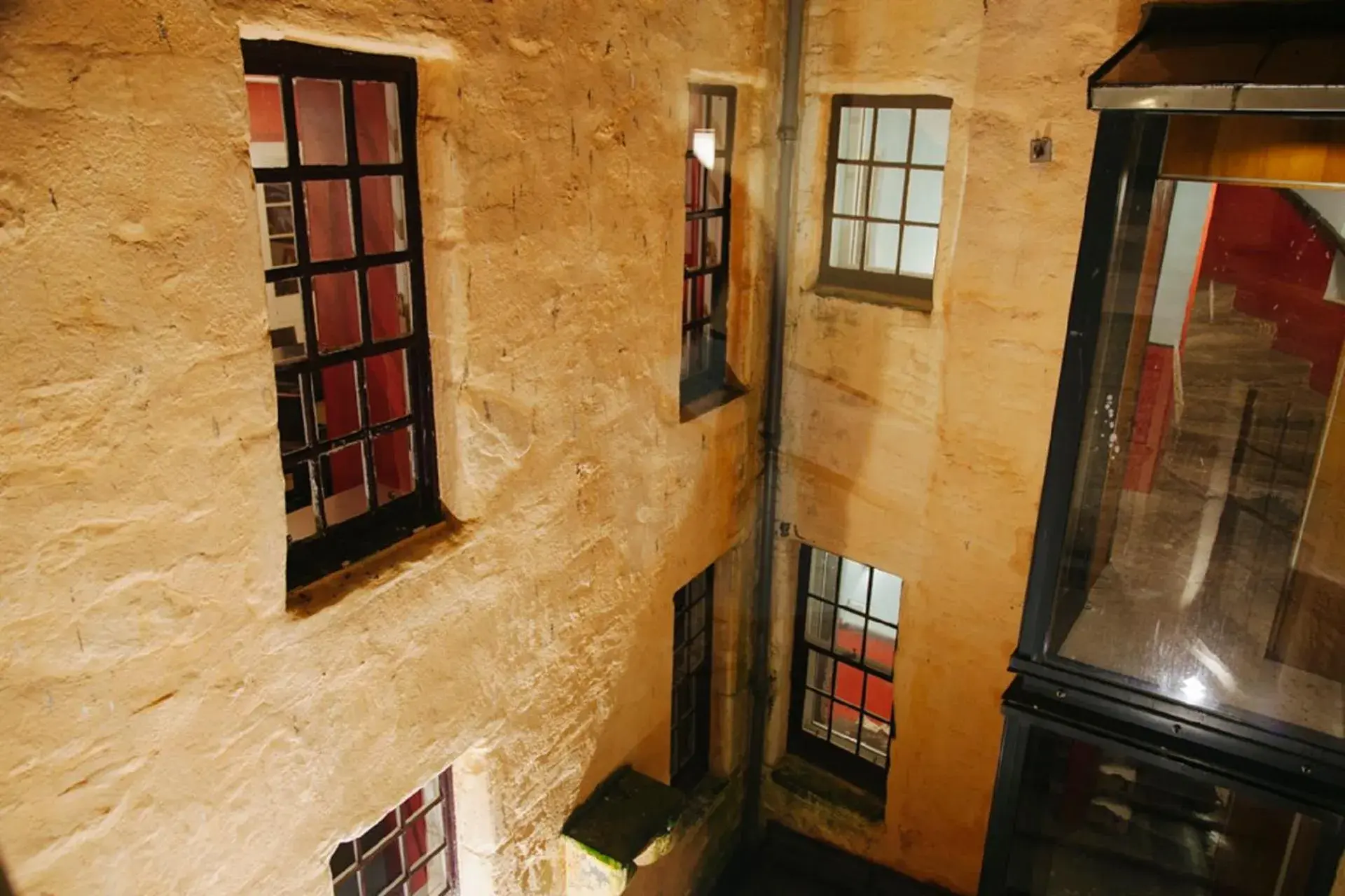 Property building in Dundee Backpackers Hostel