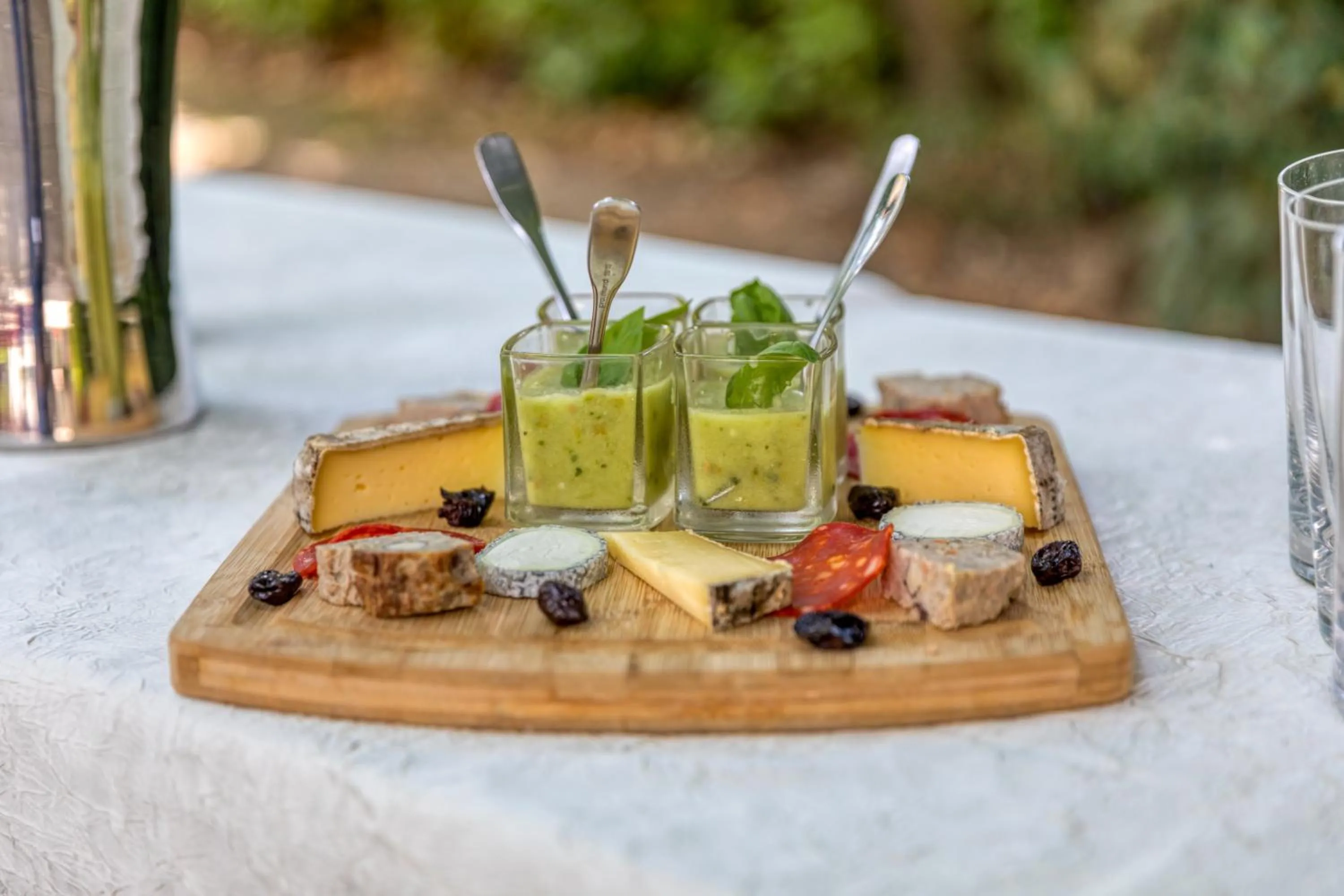 Food in La Commanderie de Champarey