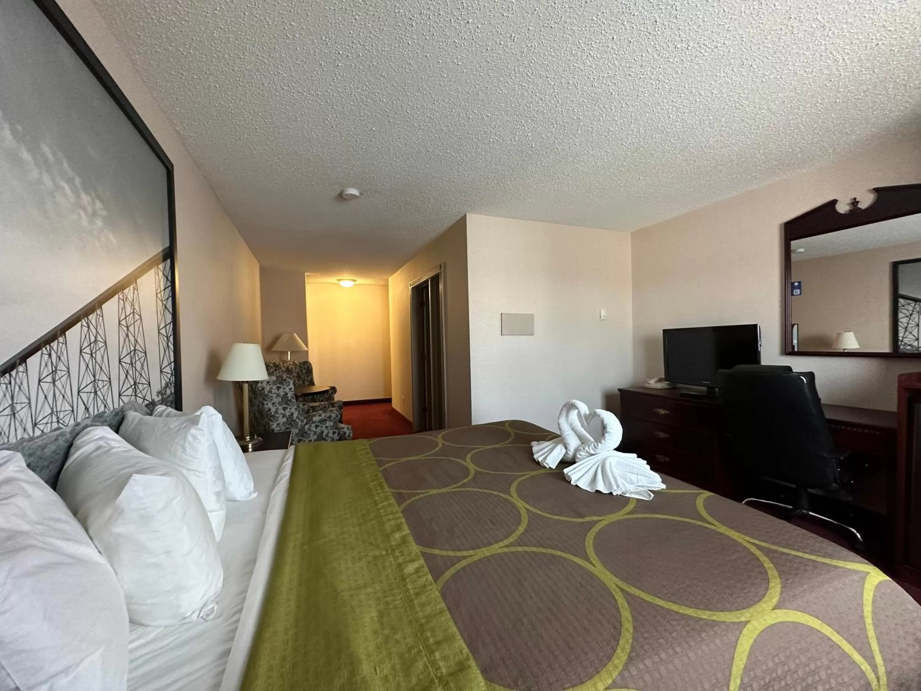 Photo of the whole room, Bed in Super 8 by Wyndham Lethbridge