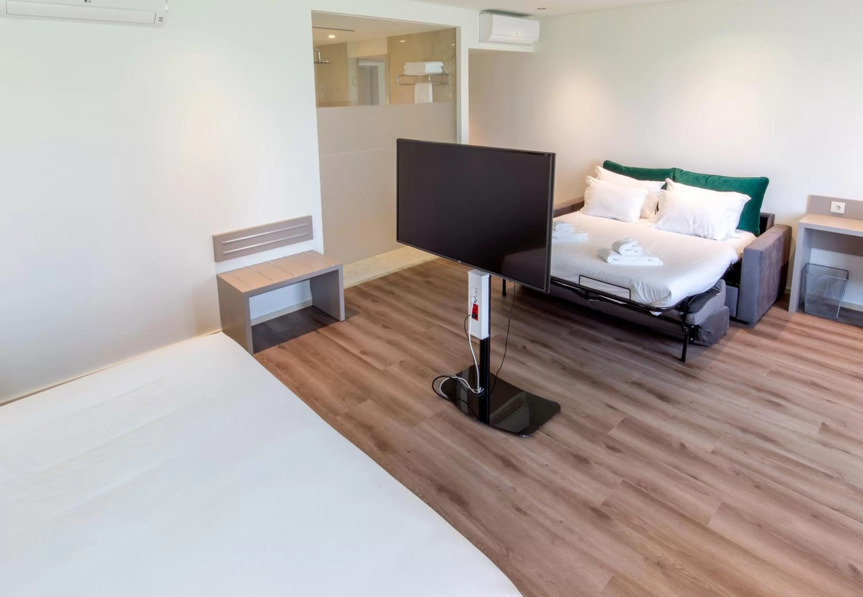 Family, Bed in Oporto Airport & Business Hotel