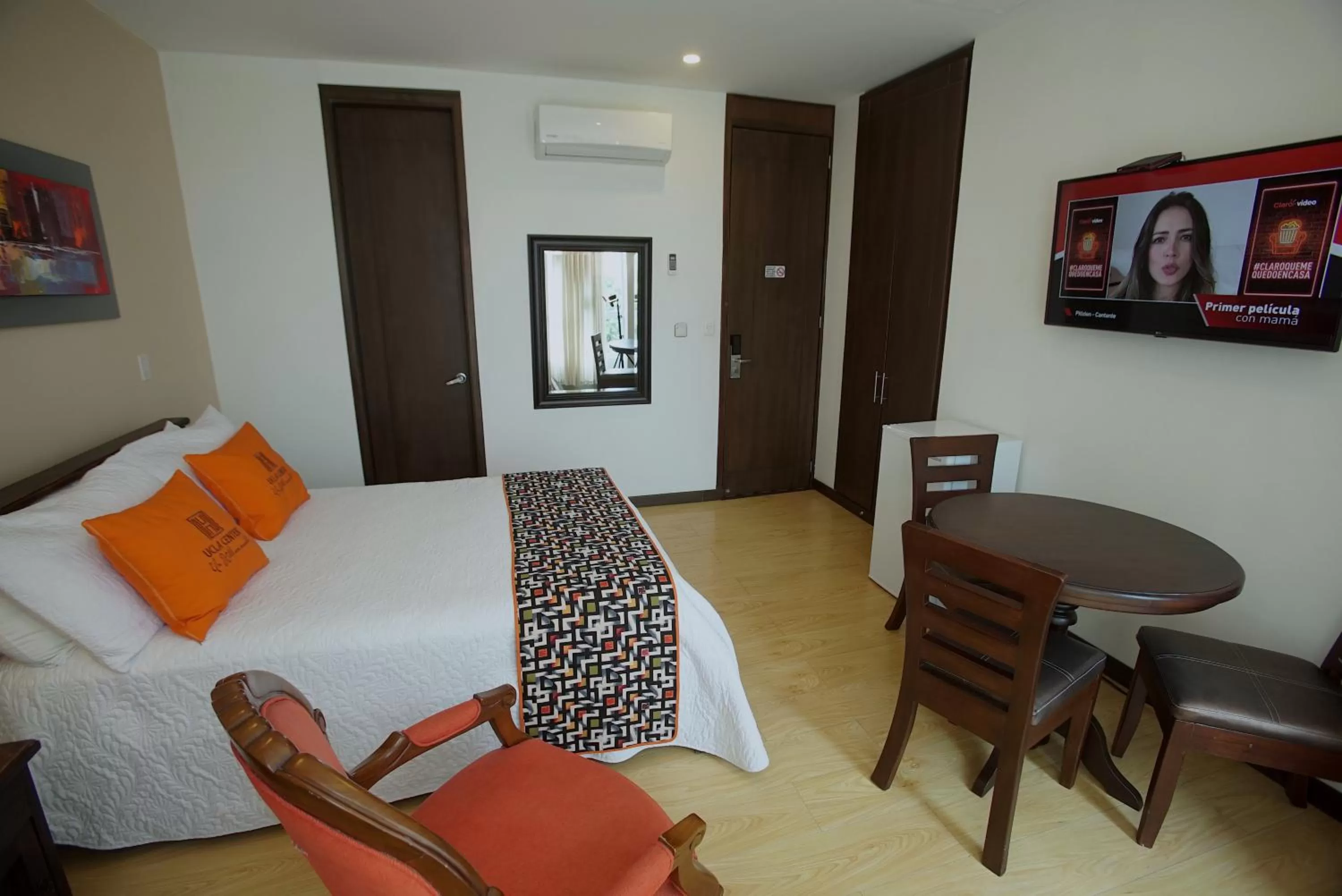 Photo of the whole room in Hotel Ucla Center