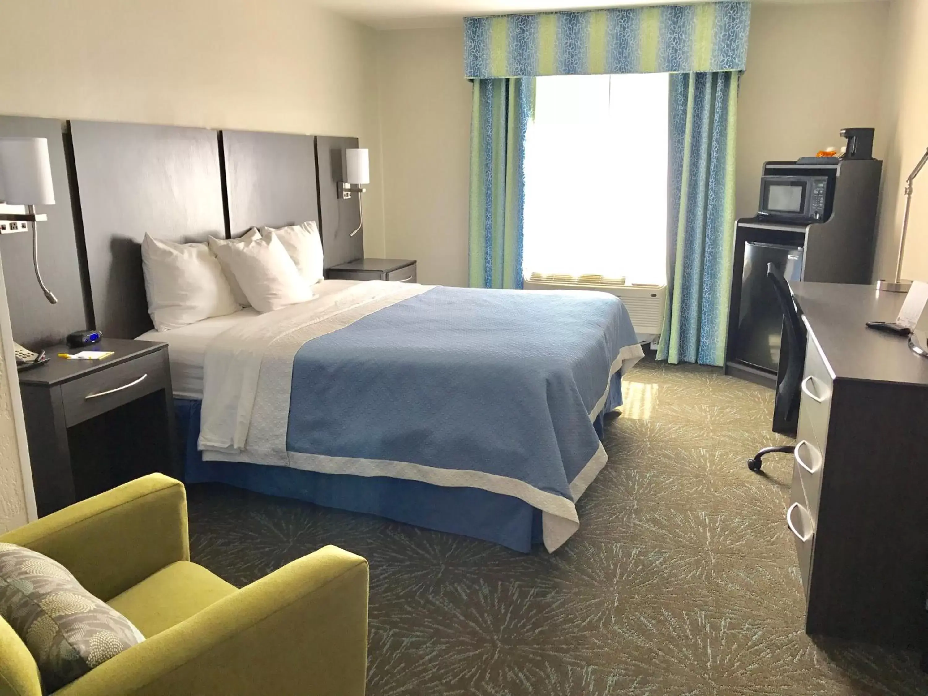 Photo of the whole room, Bed in Days Inn & Suites by Wyndham East Flagstaff