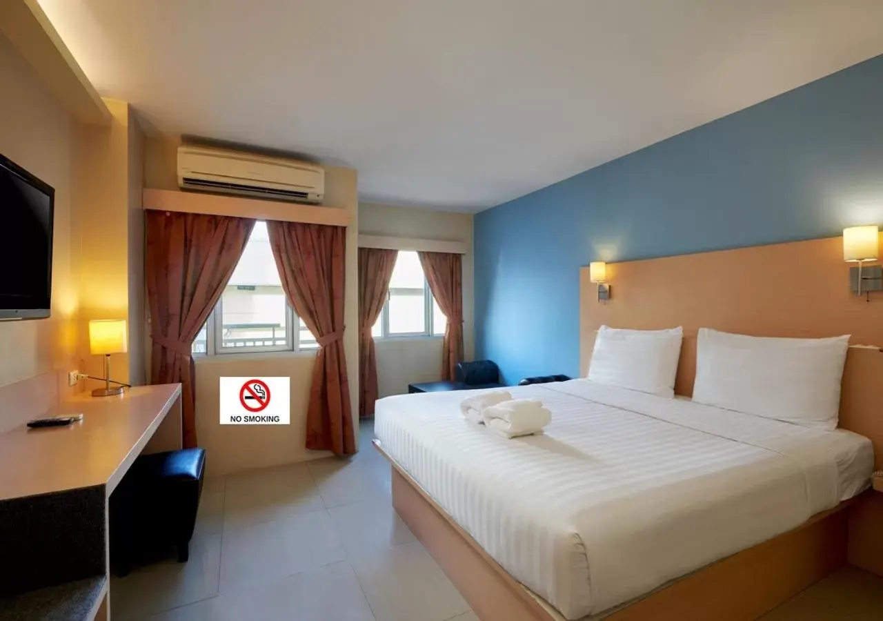 Bed in Prom Ratchada Hotel - SHA Plus
