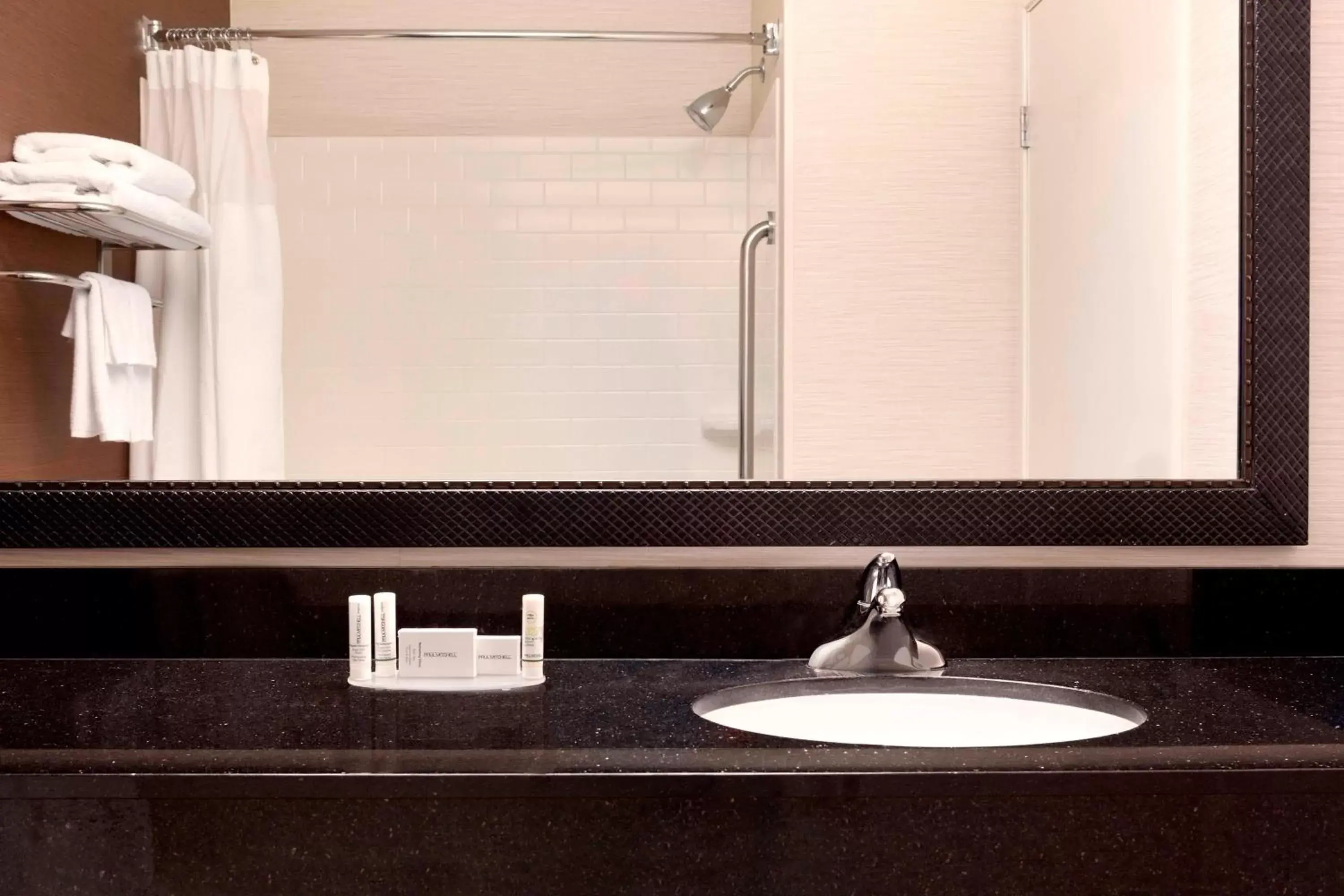 Bathroom in Fairfield Inn & Suites by Marriott Houston Energy Corridor/Katy Freeway