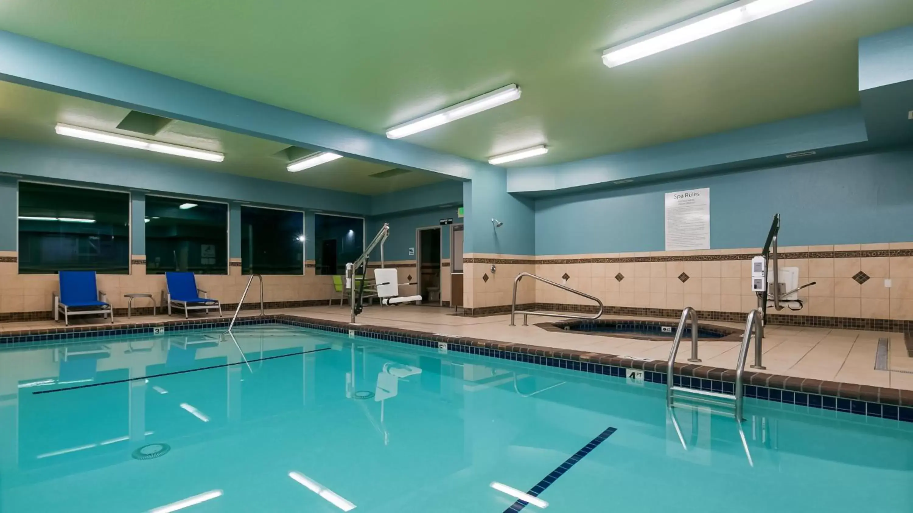 Swimming Pool in Holiday Inn Express Hotel & Suites Everett, an IHG Hotel