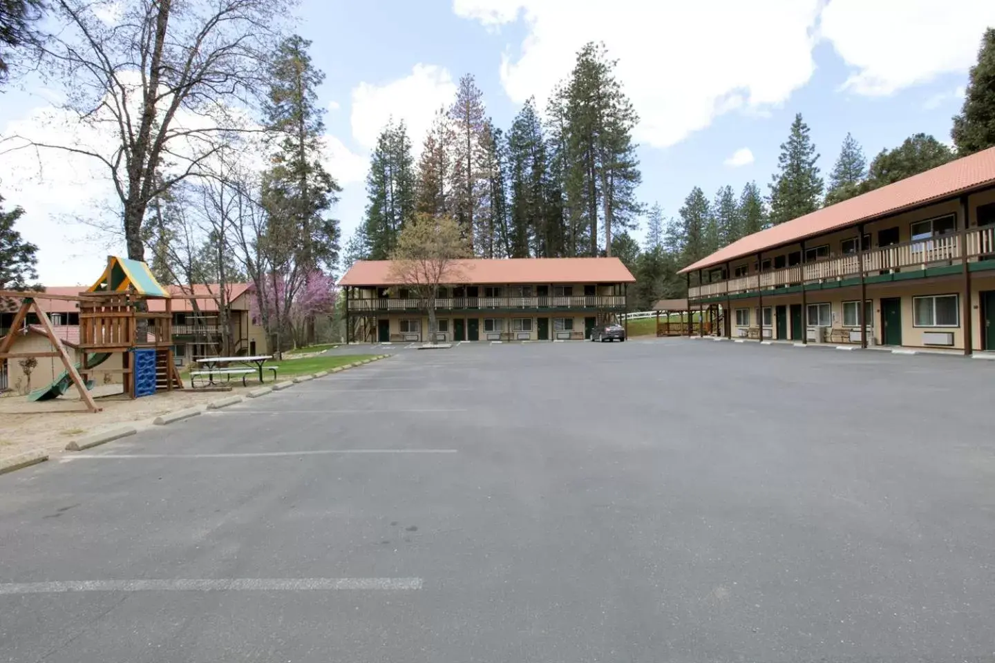 Facade/entrance, Property Building in Yosemite Westgate Lodge