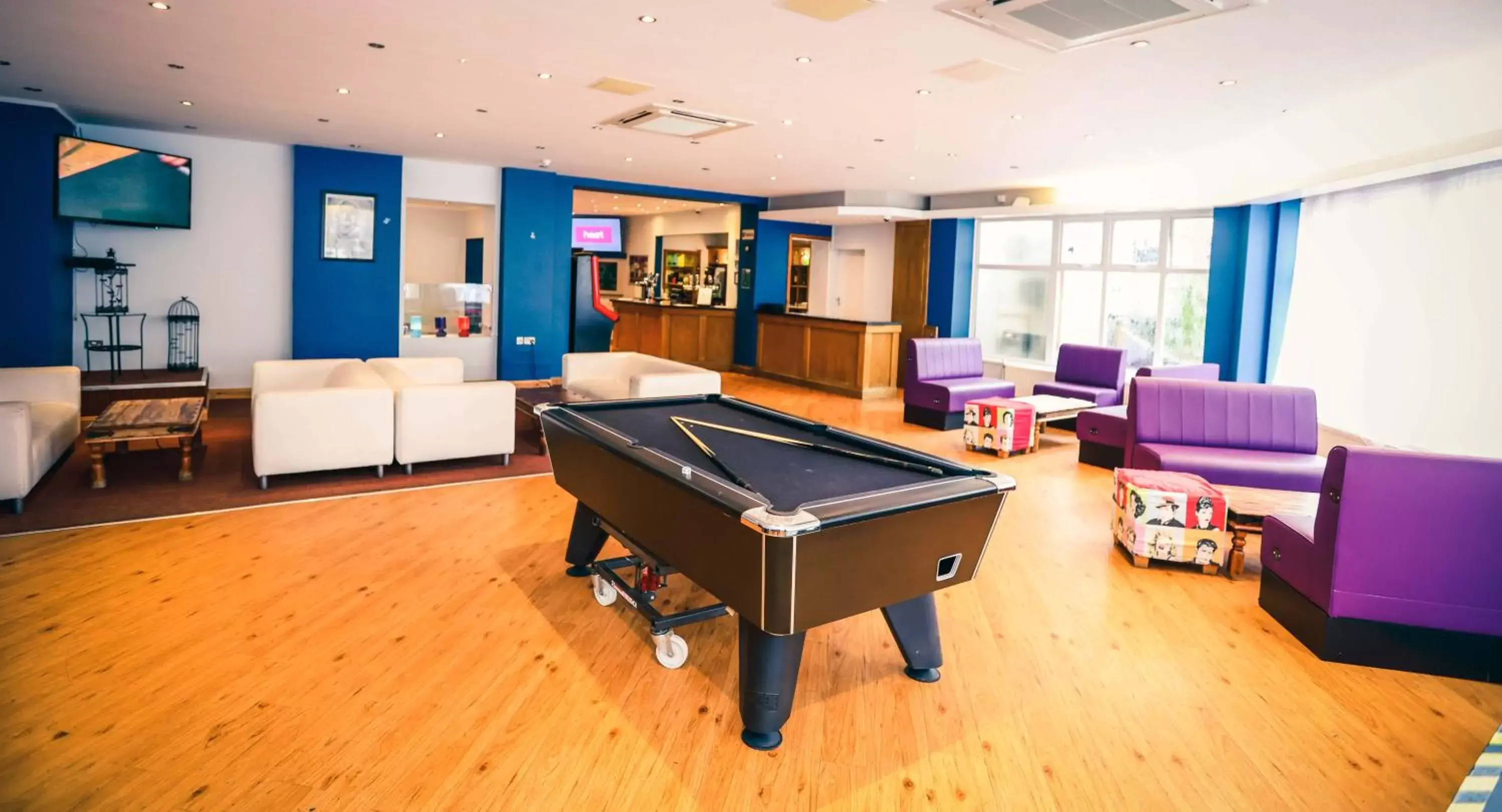 Lounge or bar, Billiards in Hotel Celebrity