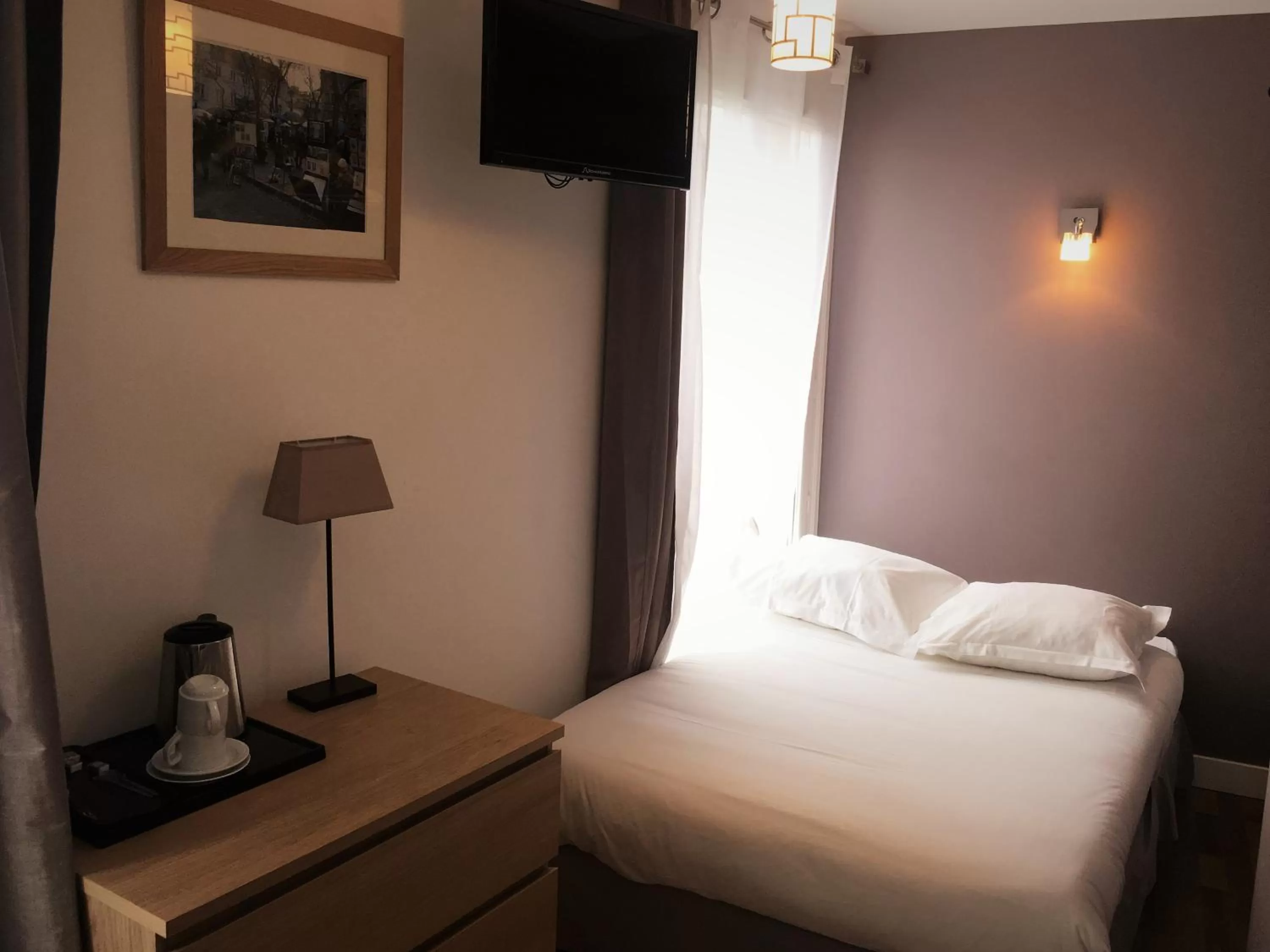 Photo of the whole room, Bed in Hotel de L'Union