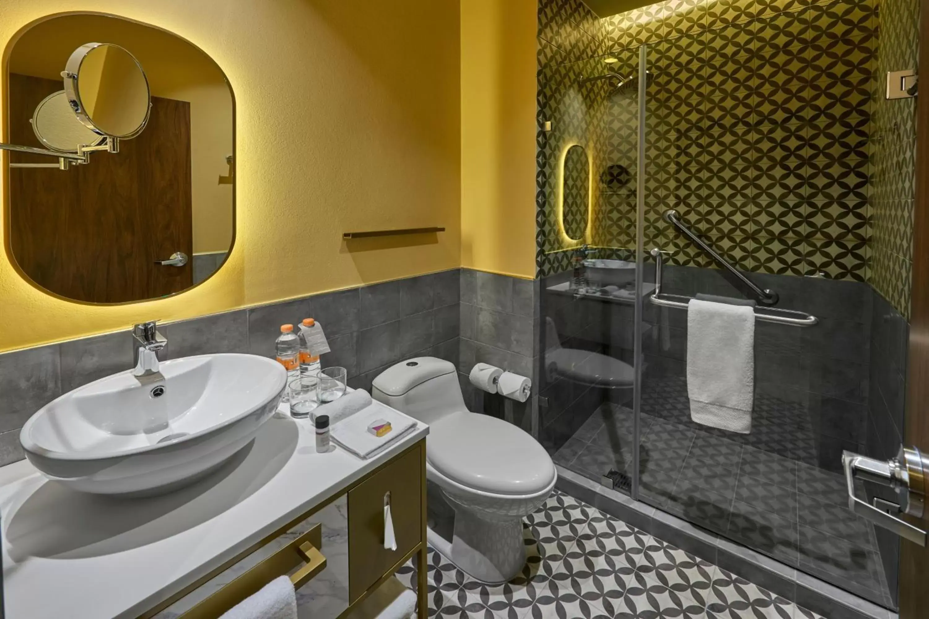 Bathroom in City Centro by Marriott San Luis Potosi