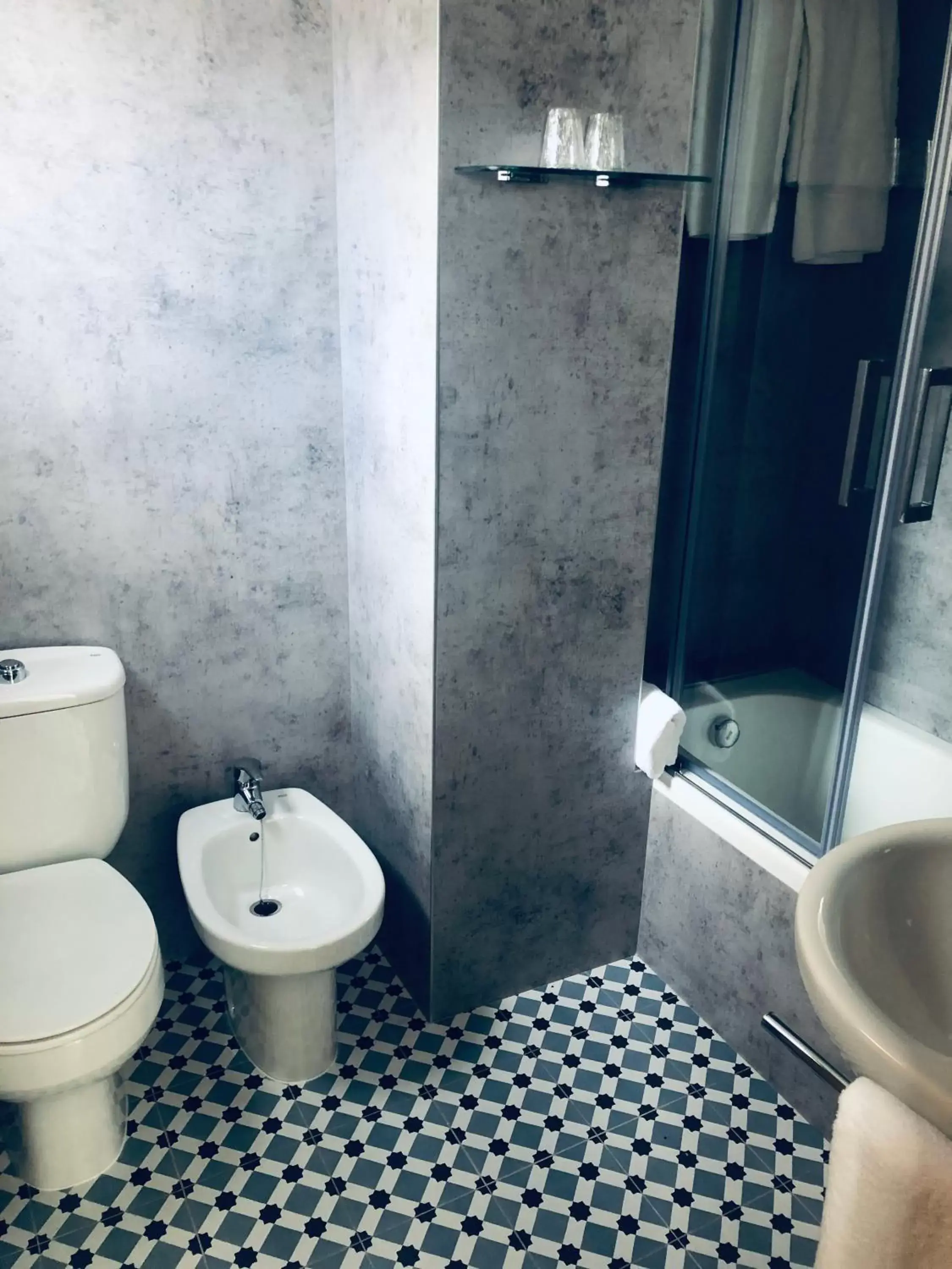 Shower, Bathroom in Sweet Hotel Continental
