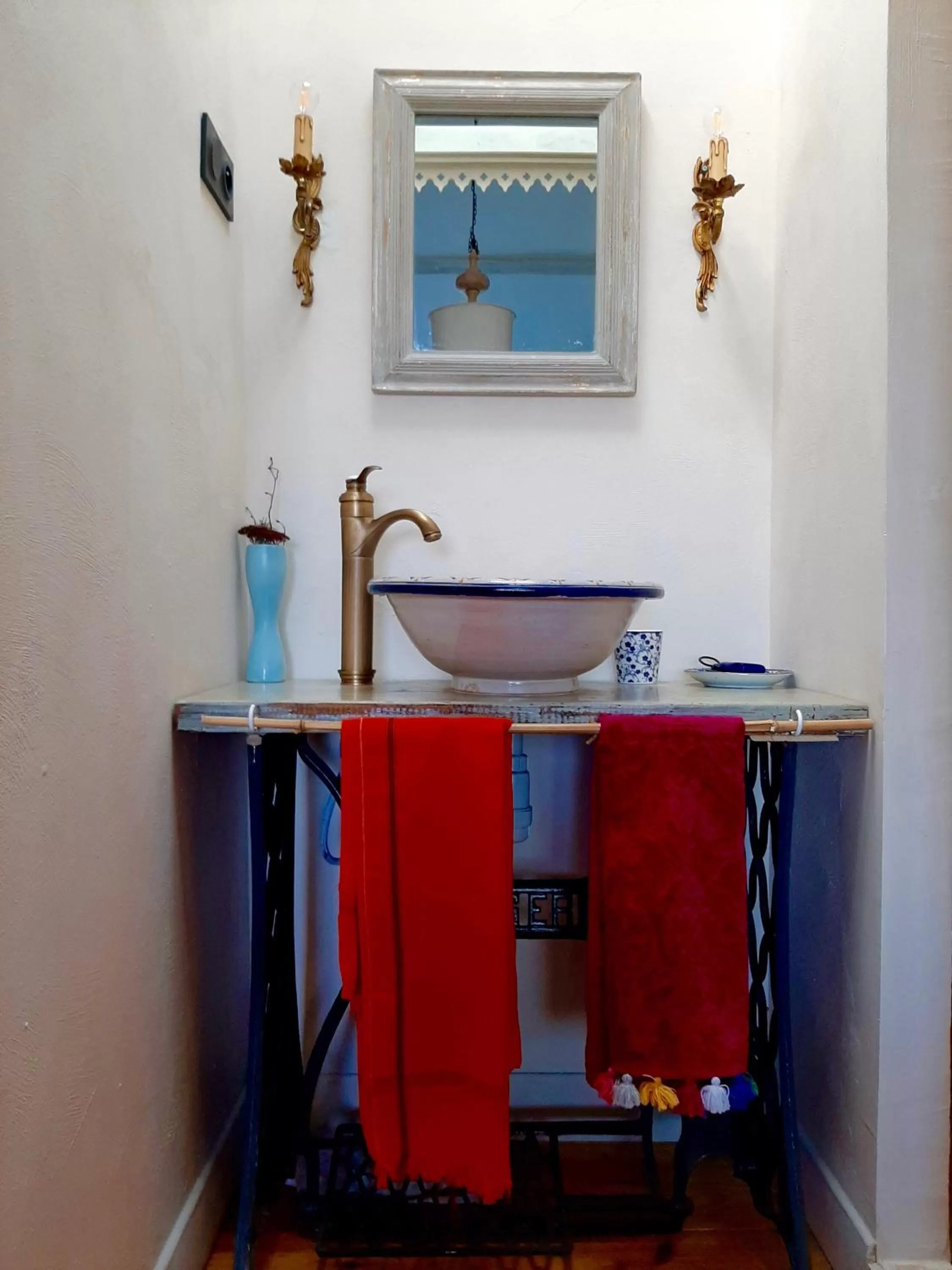 Bathroom in Aux Tuileries Nord