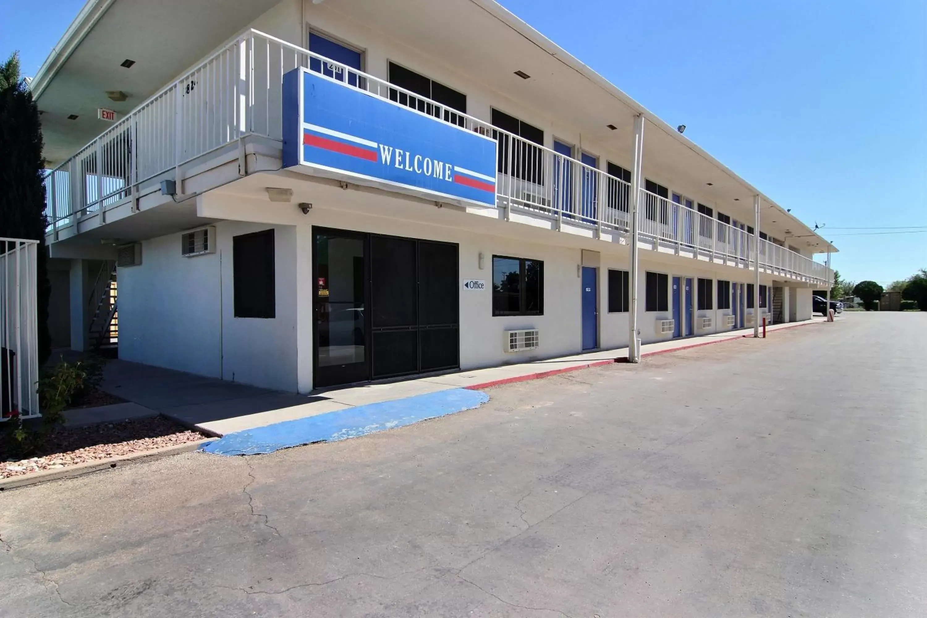 Facade/entrance, Property Building in Motel 6-Carlsbad, NM