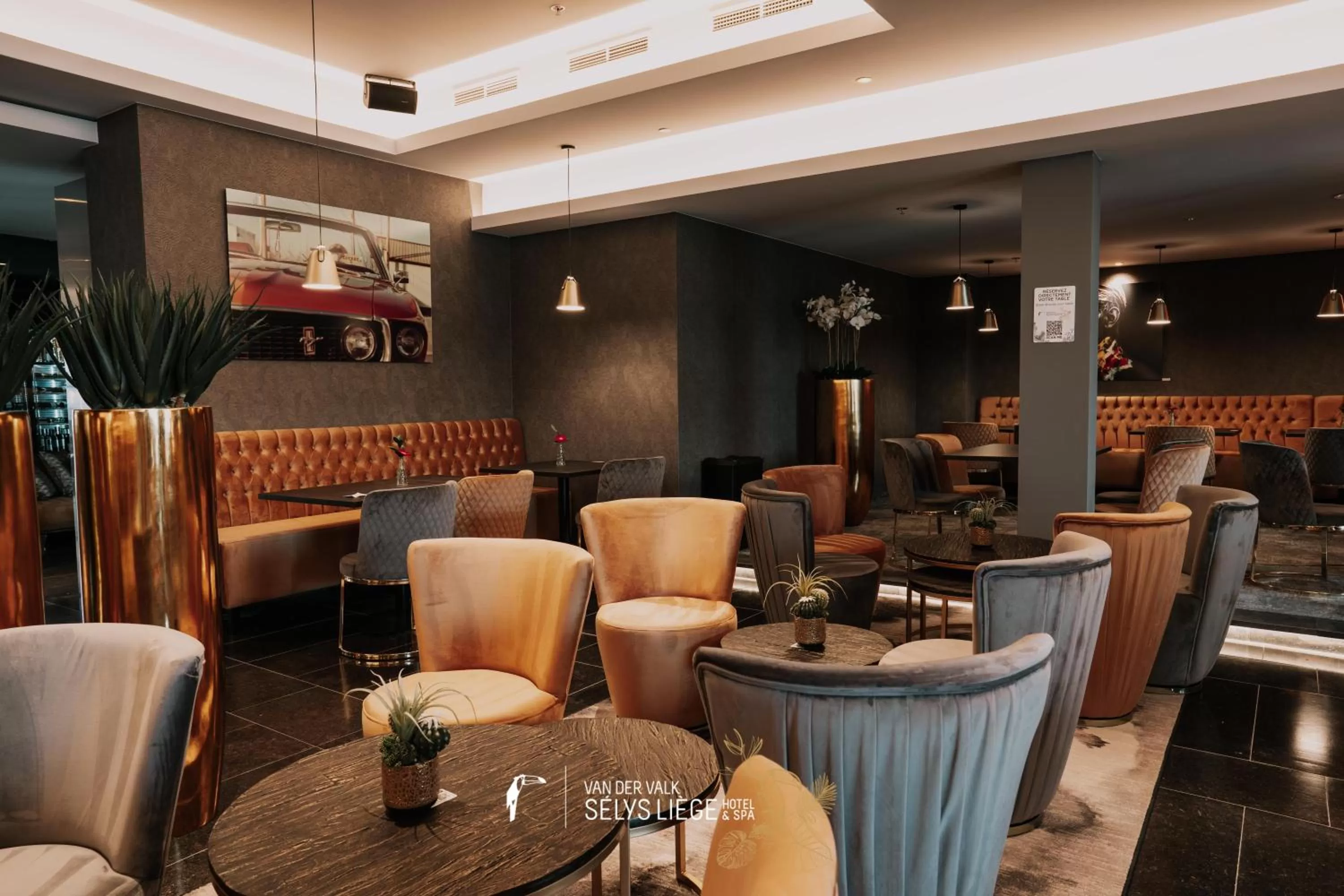 Lounge or bar in Van Der Valk Sélys Liège Hotel & Spa