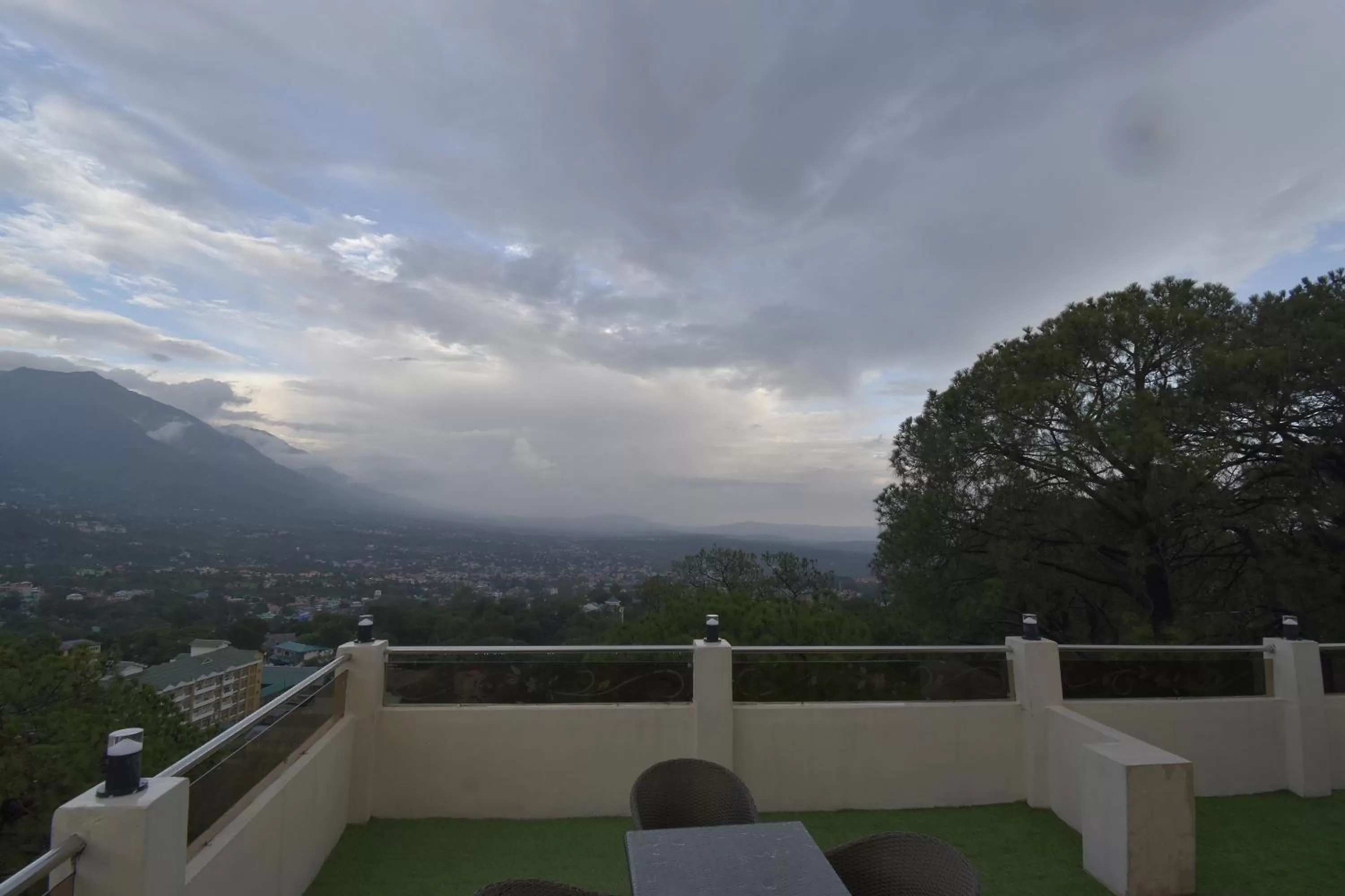 Day in The Royal Castle AC Centralized