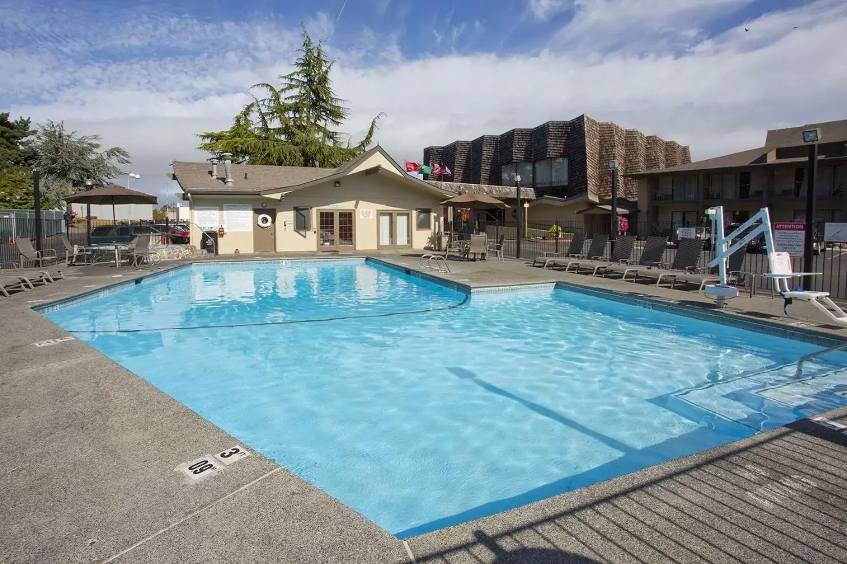 Swimming Pool in Red Lion Hotel Port Angeles Harbor