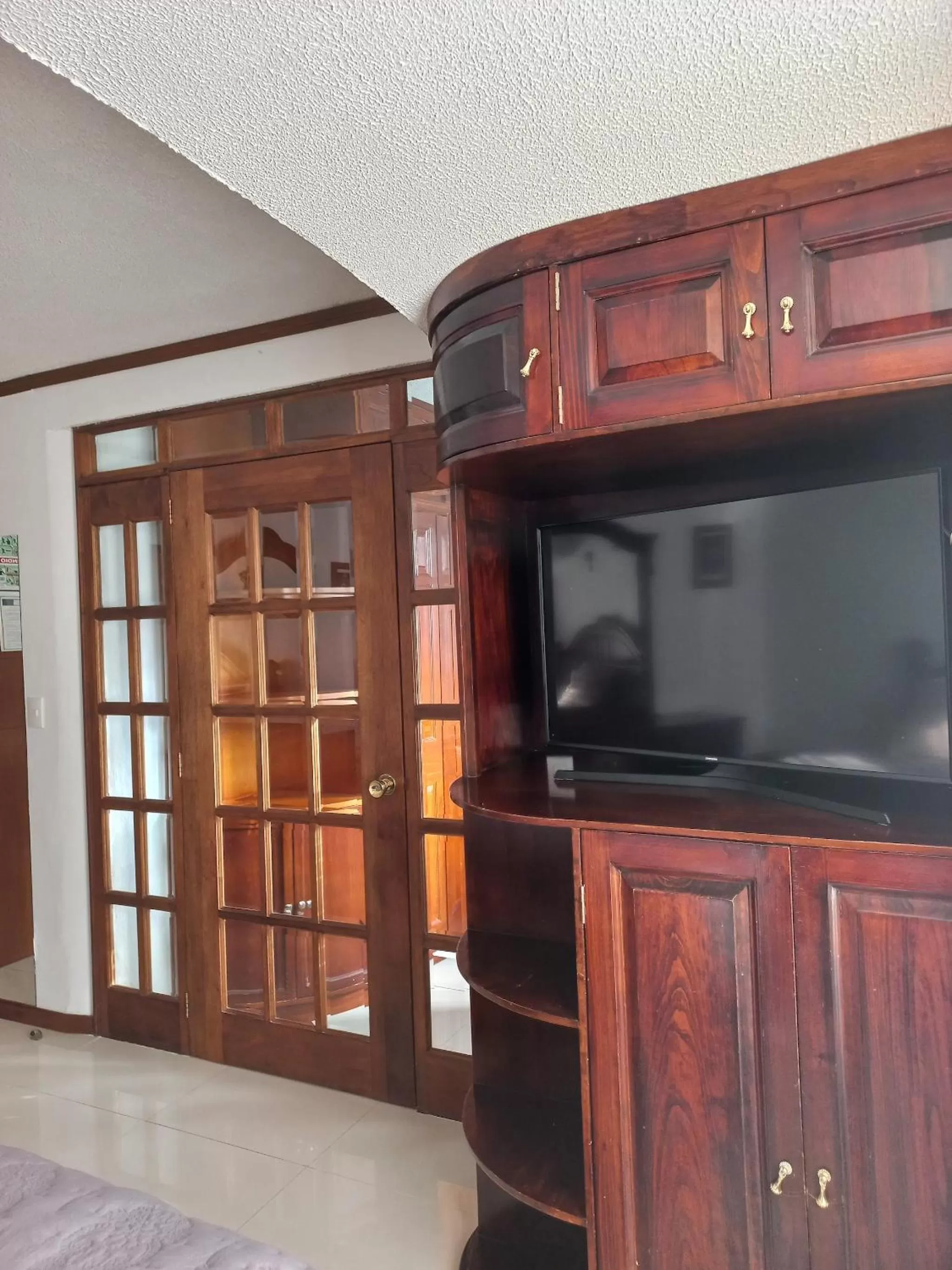 Photo of the whole room in La Aurora Hotel Like Home