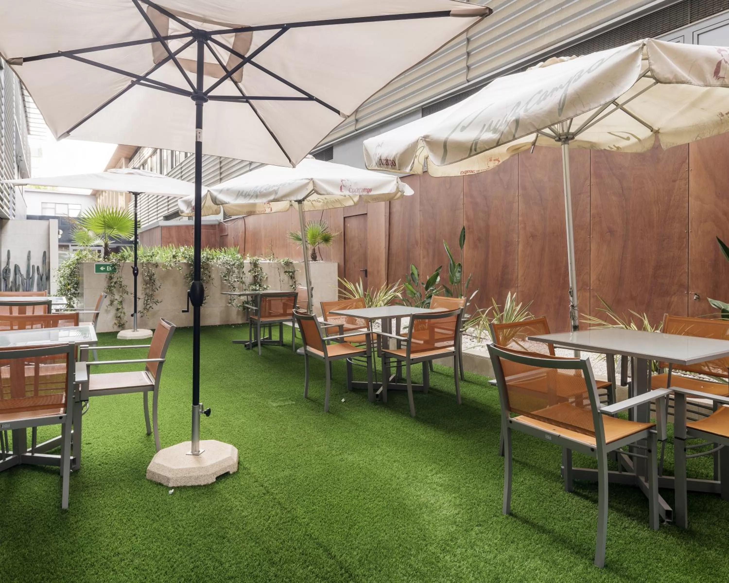 Lounge or bar in Ilunion Barcelona