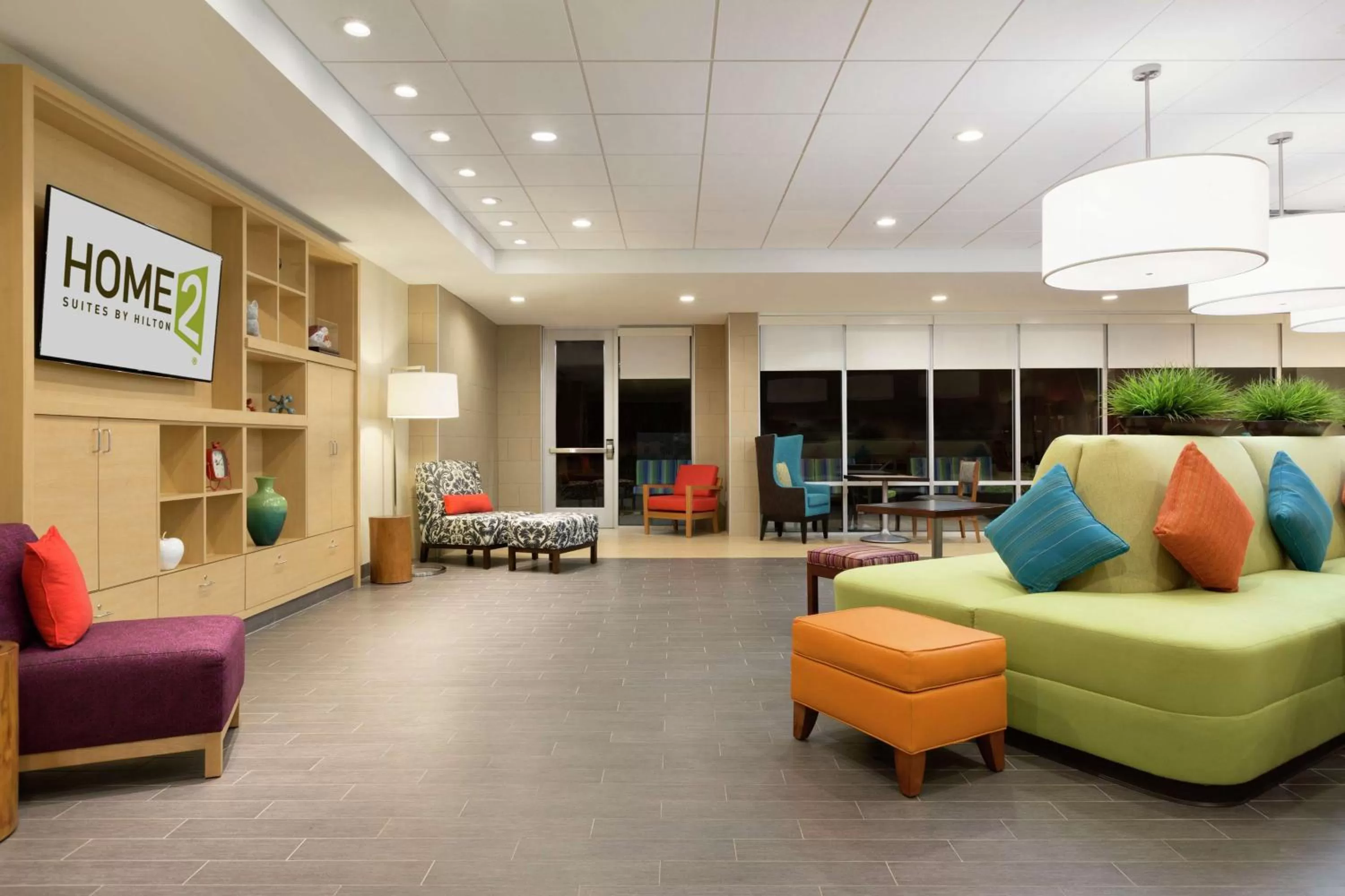 Communal lounge/ TV room in Home2 Suites by Hilton Stillwater