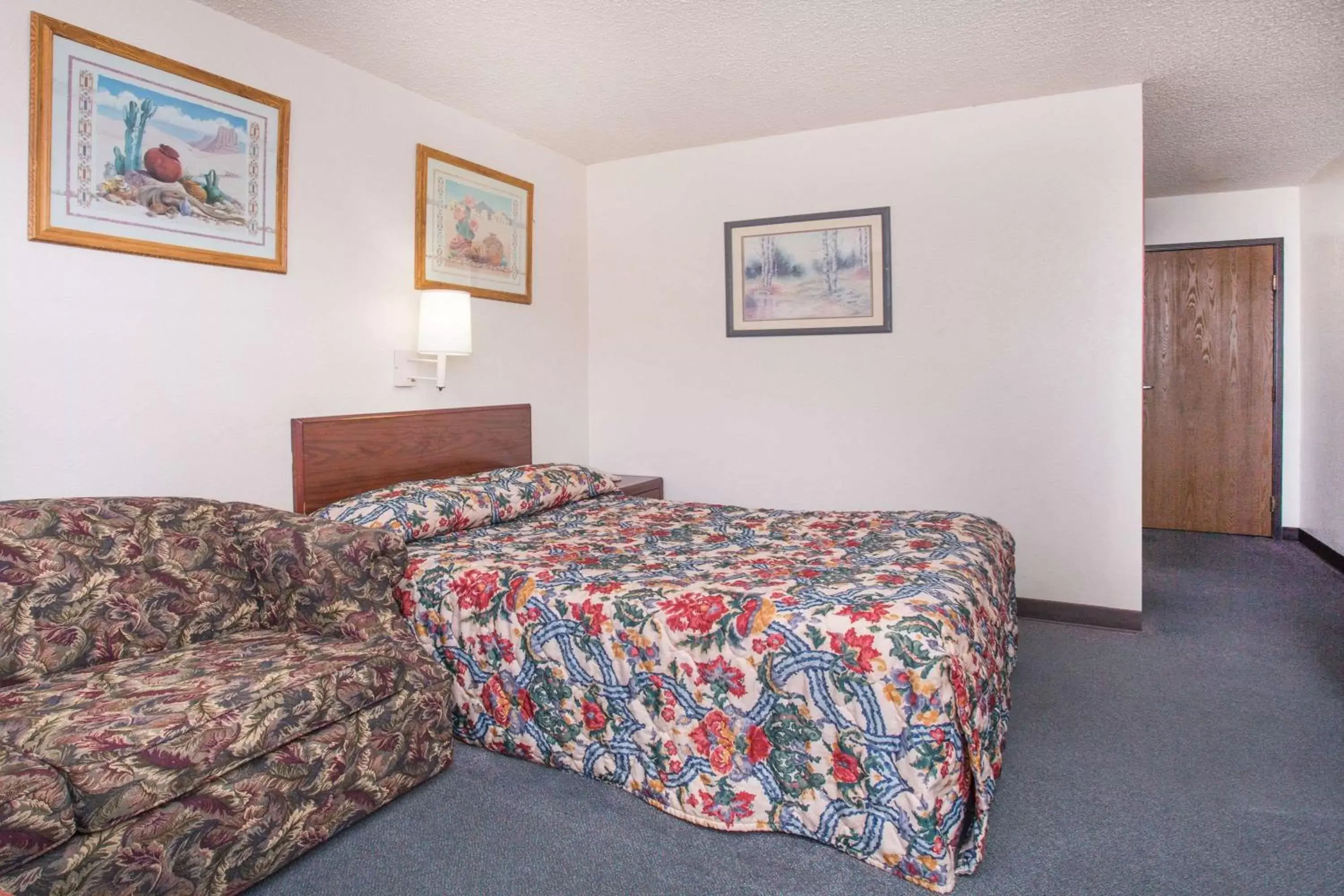 Photo of the whole room, Bed in Super 8 by Wyndham Limon