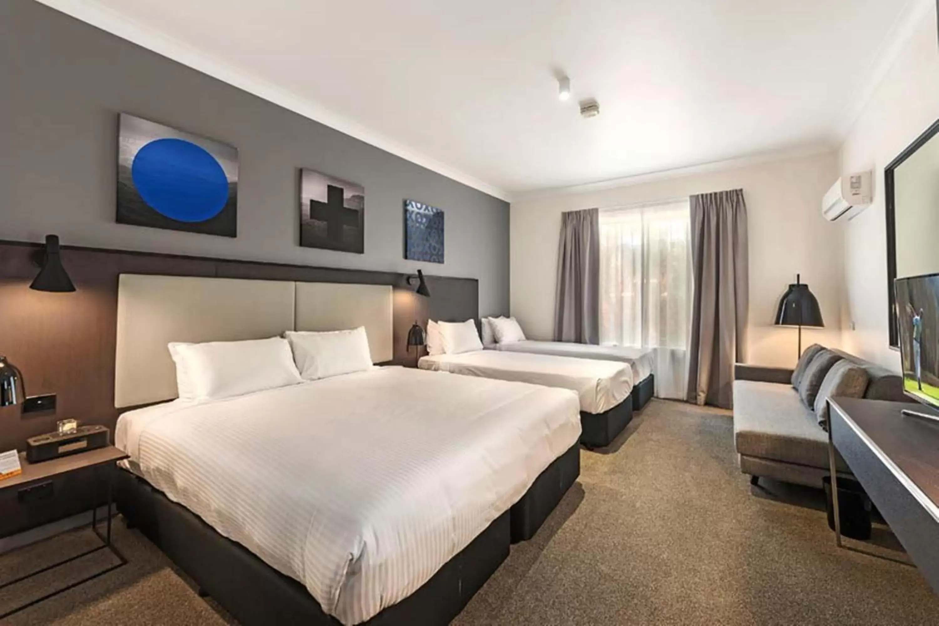 Bed in CKS Sydney Airport Hotel