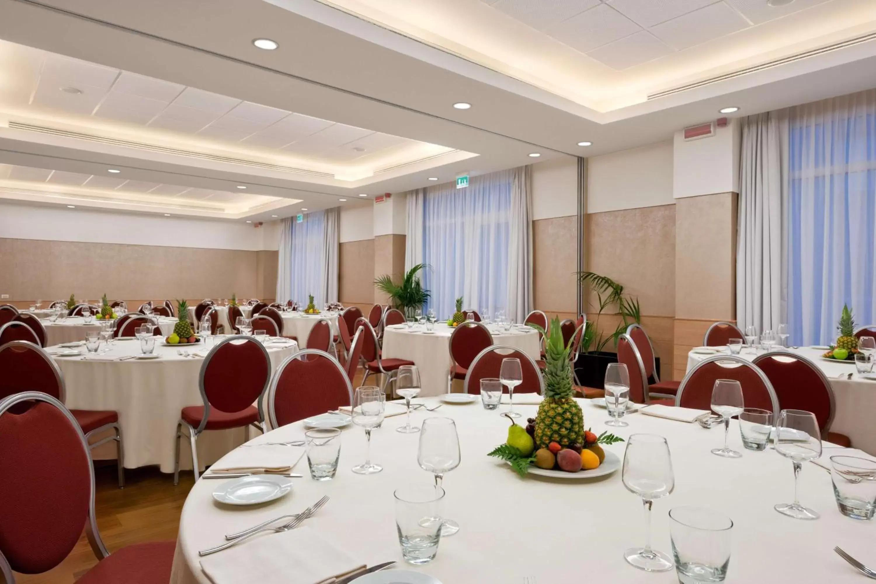 Meeting/conference room, Restaurant/Places to Eat in Hilton Garden Inn Rome Airport