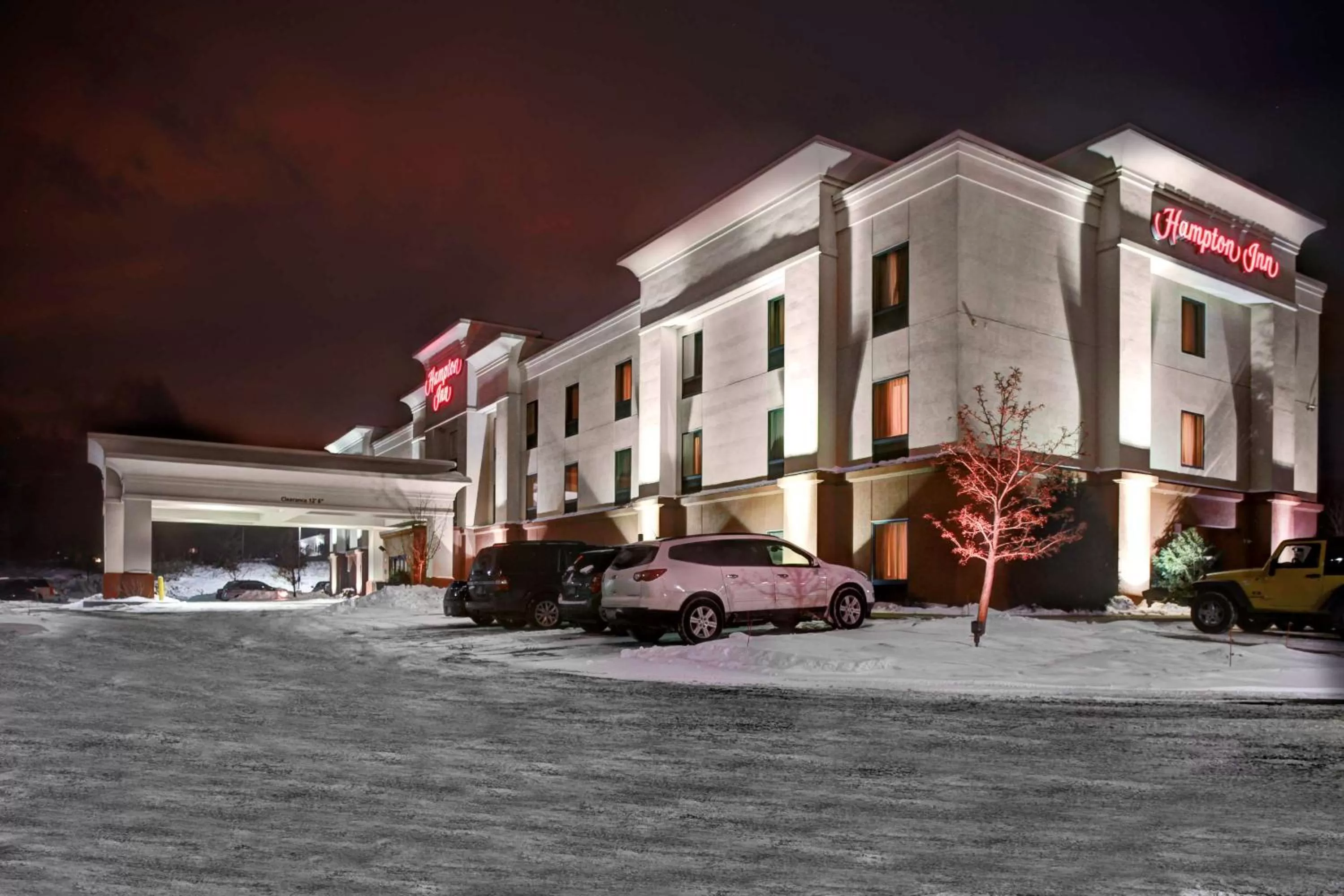 Property building in Hampton Inn Coldwater