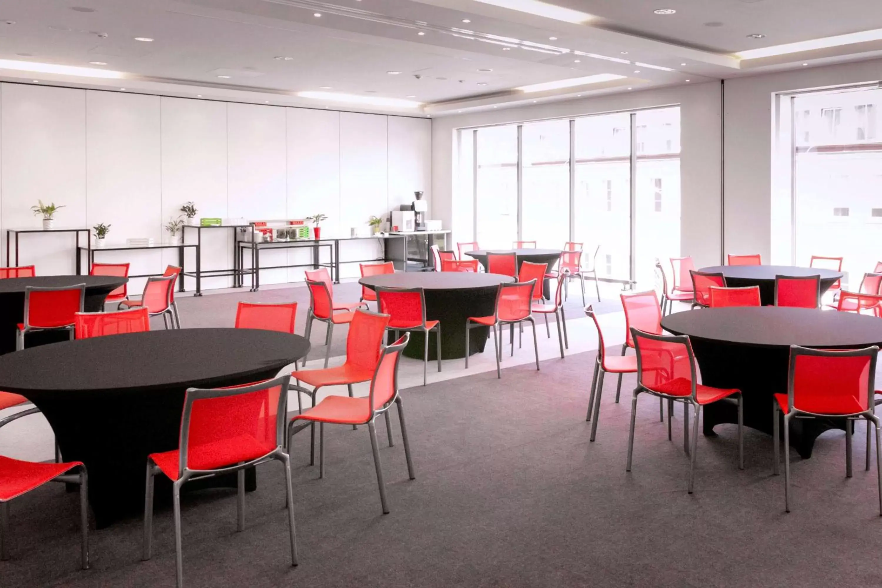 Meeting/conference room, Restaurant/Places to Eat in Vienna House Easy by Wyndham Katowice