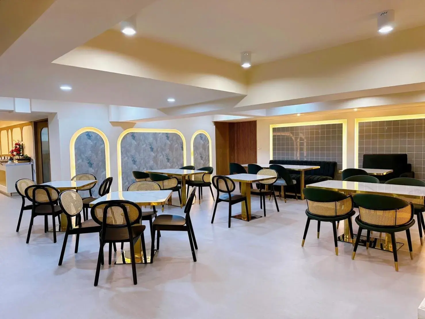 Restaurant/Places to Eat in Miloft Sathorn Hotel - SHA Plus Certified