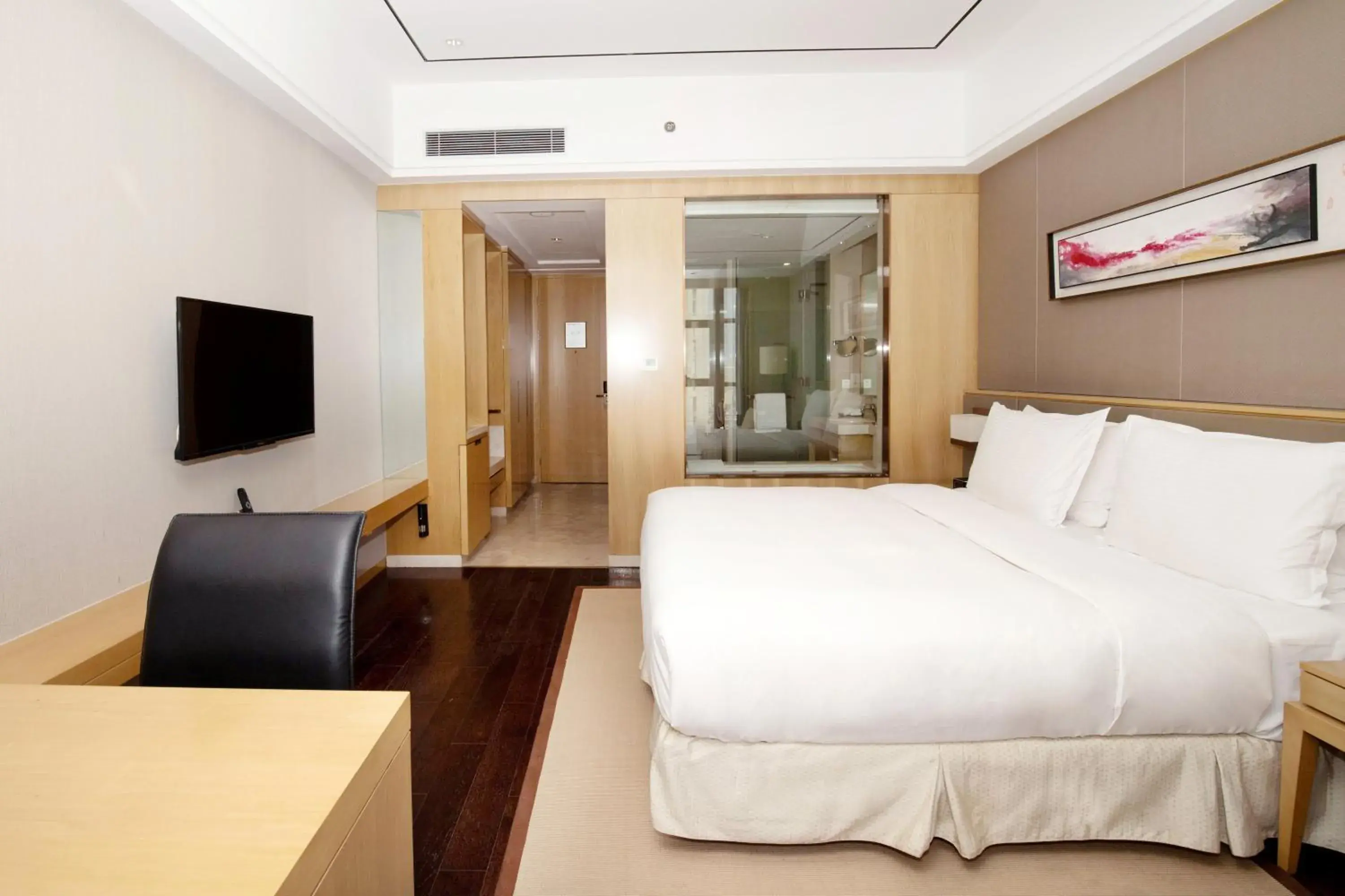 Photo of the whole room, Bed in Crowne Plaza Hefei Rongqiao, an IHG Hotel