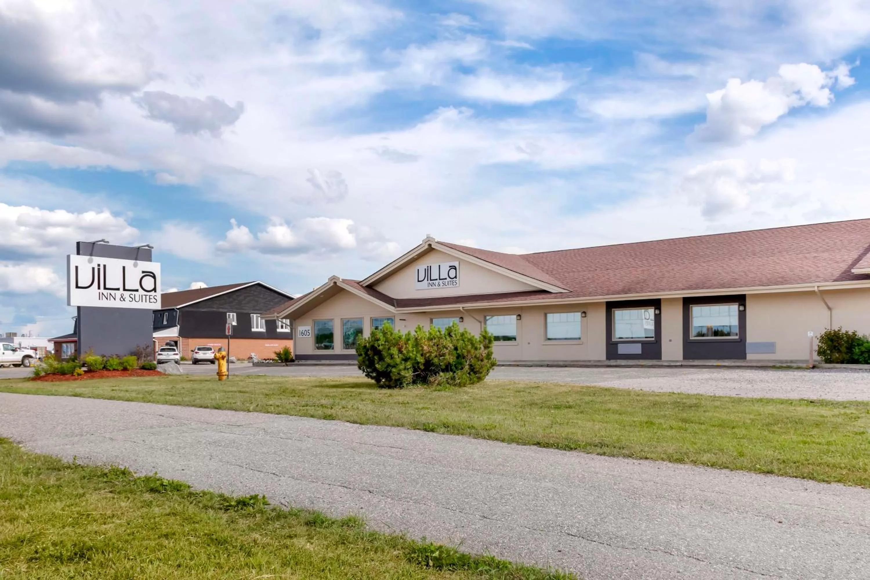 Property building in Villa Inn & Suites - SureStay Collection by Best Western