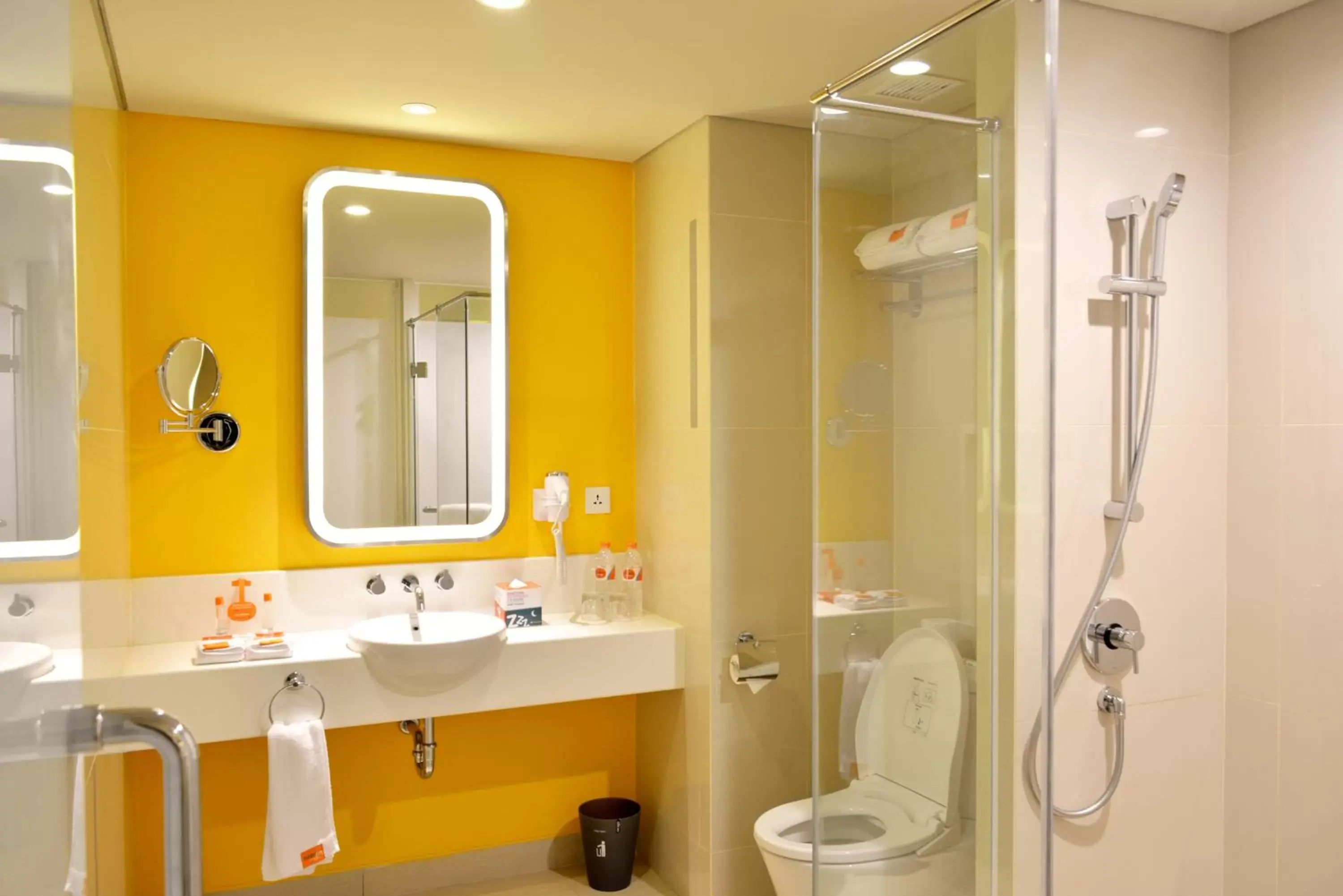 Bathroom in Harris Hotel And Conventions Bekasi