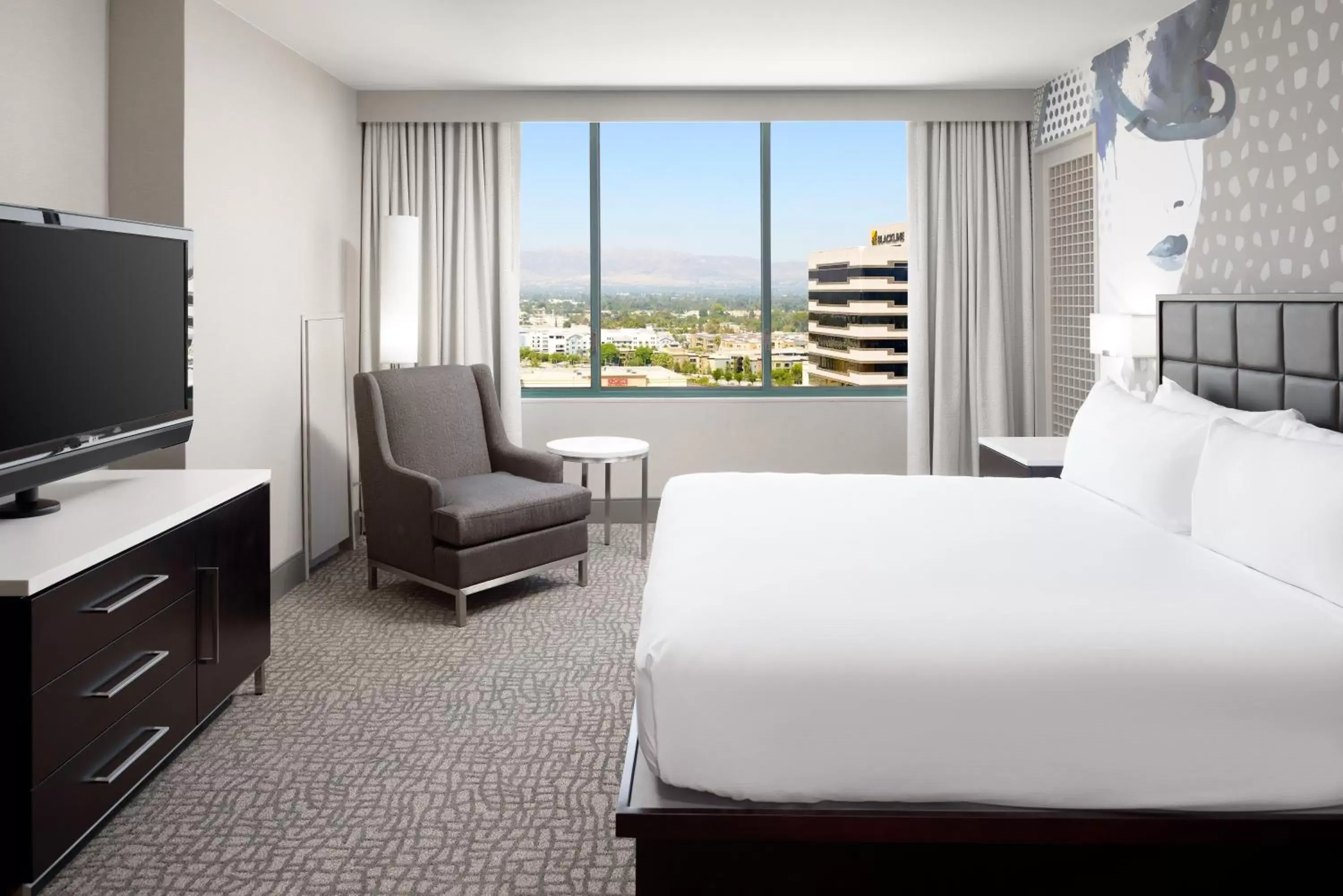 Premium One-Bedroom King Suite - High Floor in Hilton Woodland Hills/ Los Angeles