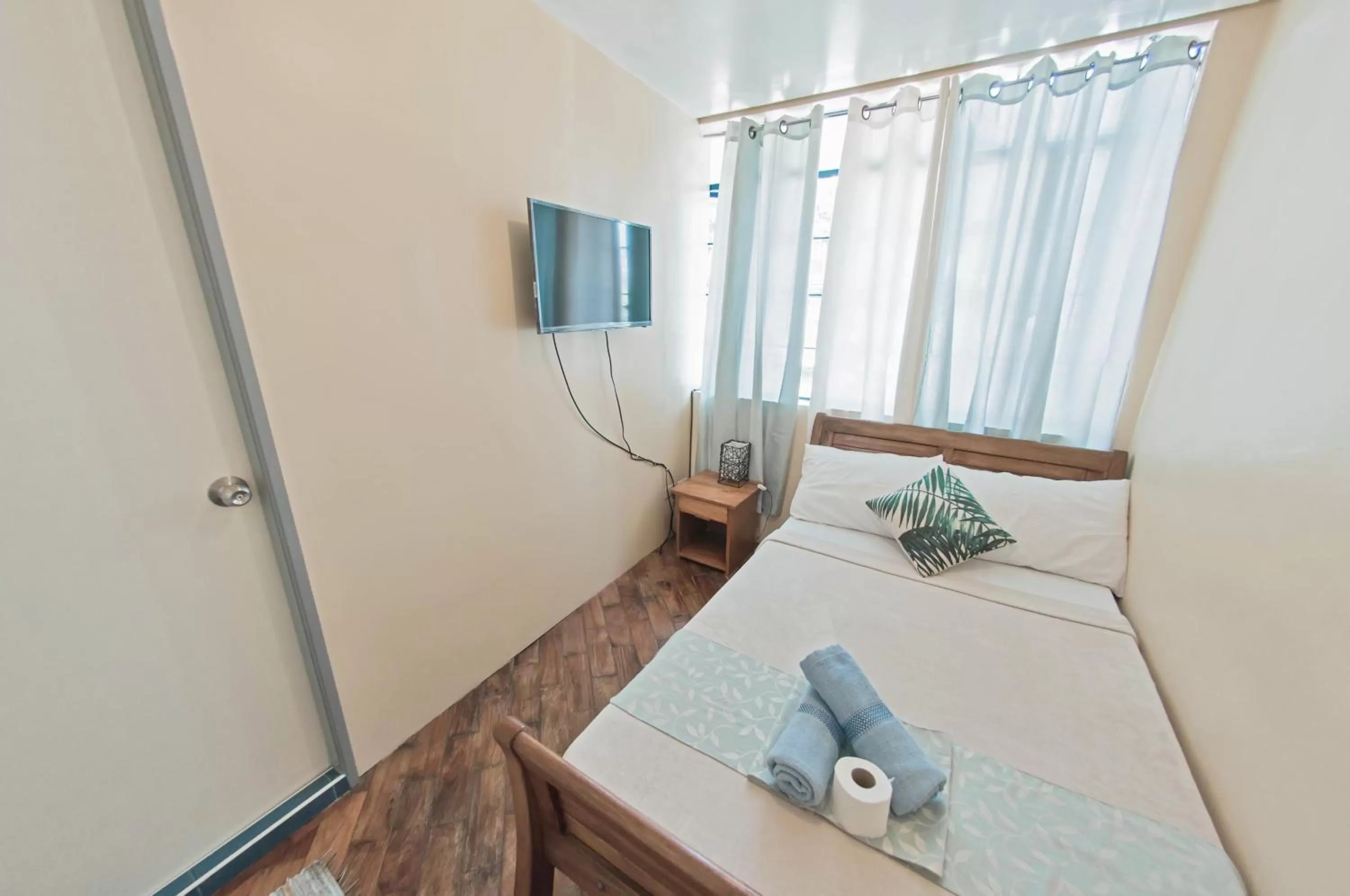 Bed in The Half House by Elmar Cabin