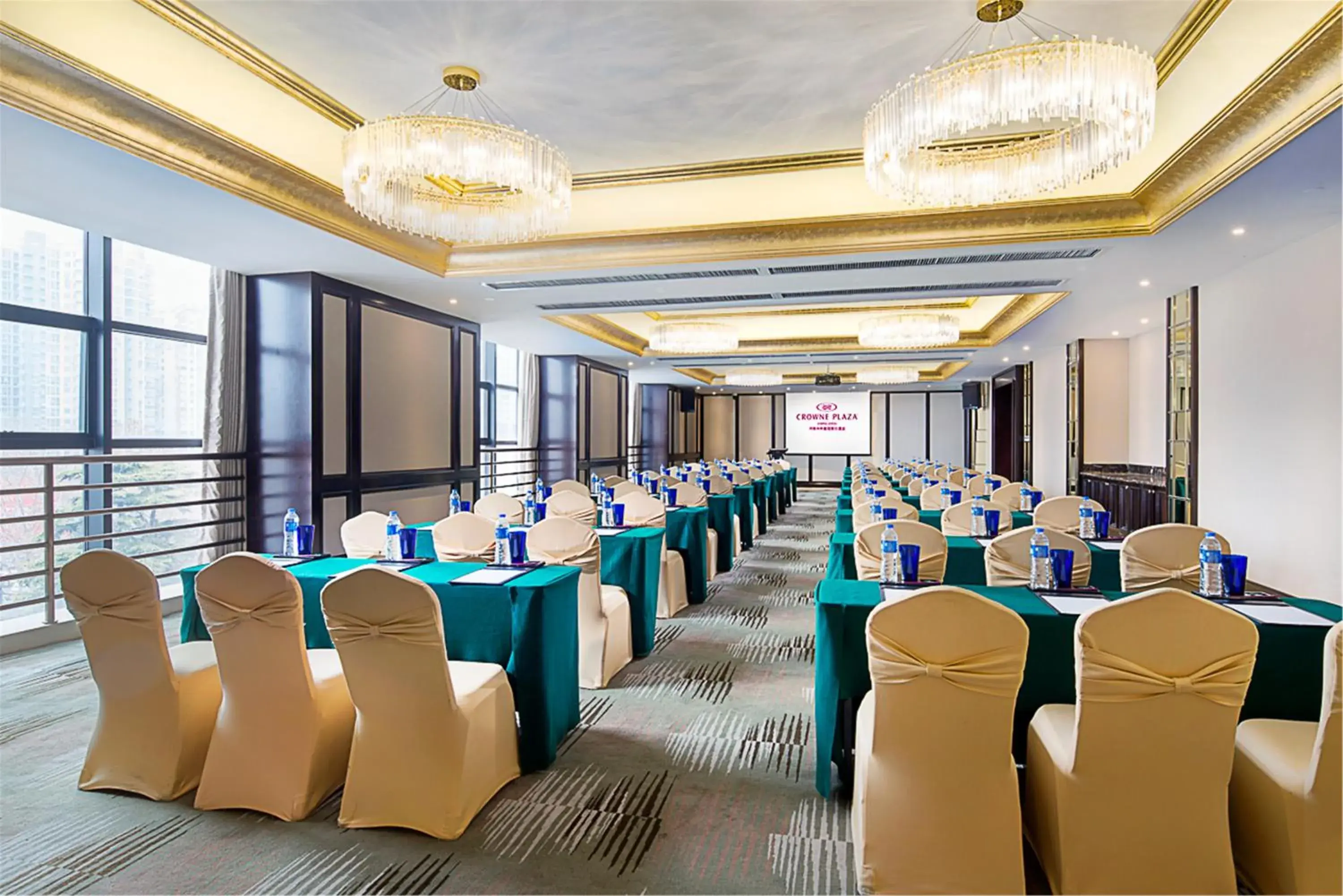 Meeting/conference room in Crowne Plaza Zhengzhou, an IHG Hotel