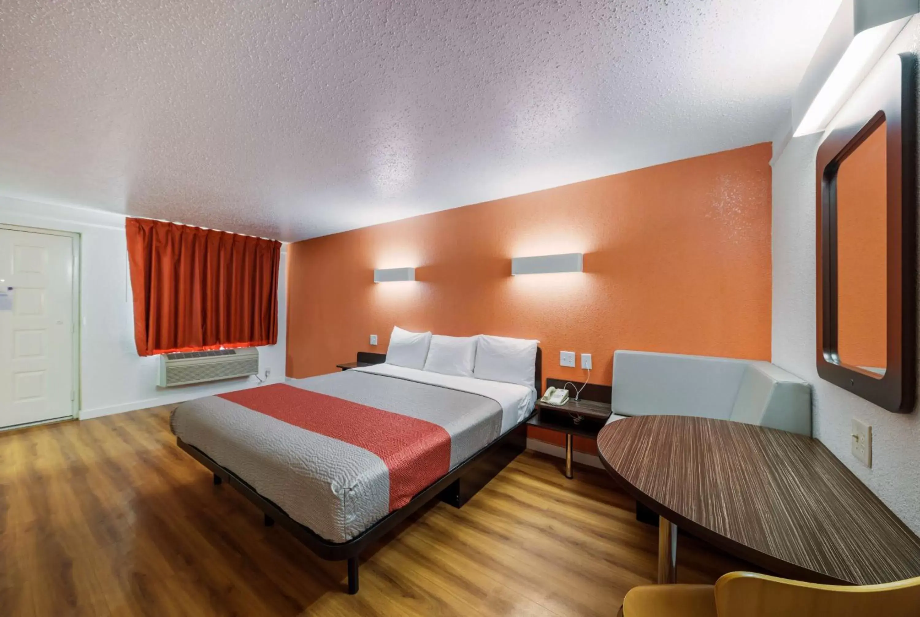 Photo of the whole room, Bed in Motel 6-Dallas, TX - Farmers Branch
