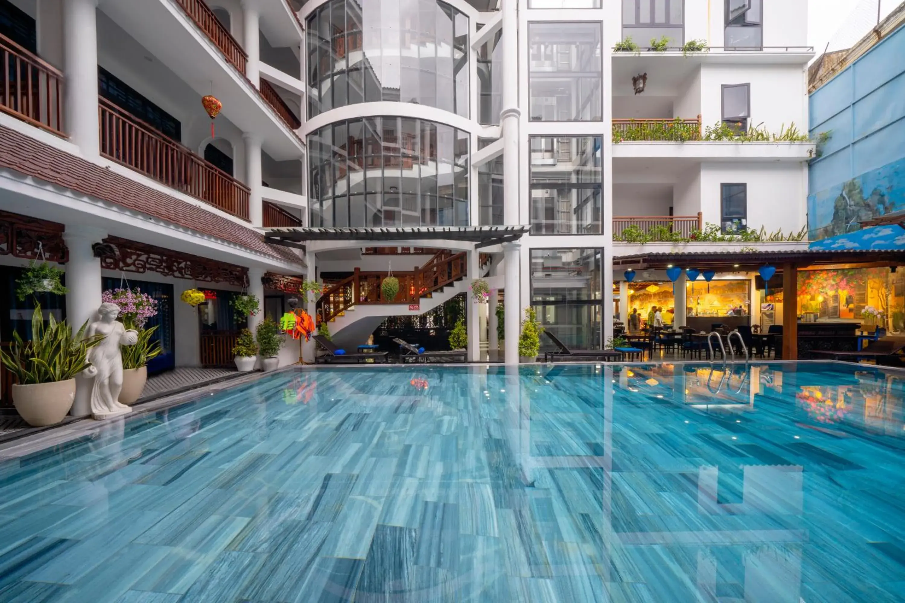 Swimming Pool in Thanh Binh Central Hotel