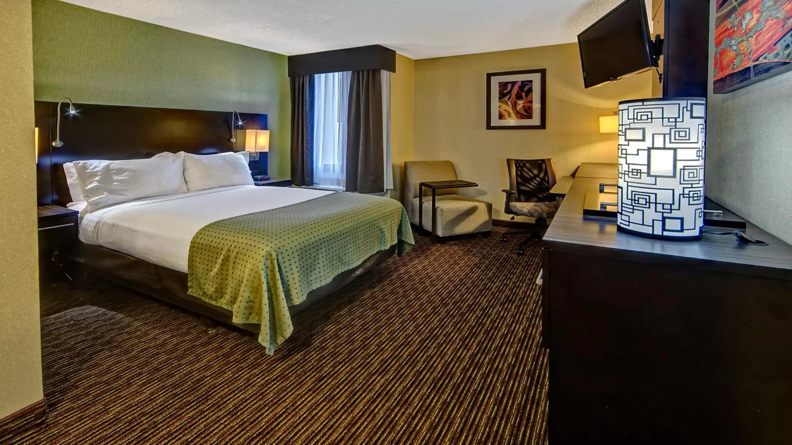 Bedroom in Clarion Hotel & Suites Conference Center Memphis Airport