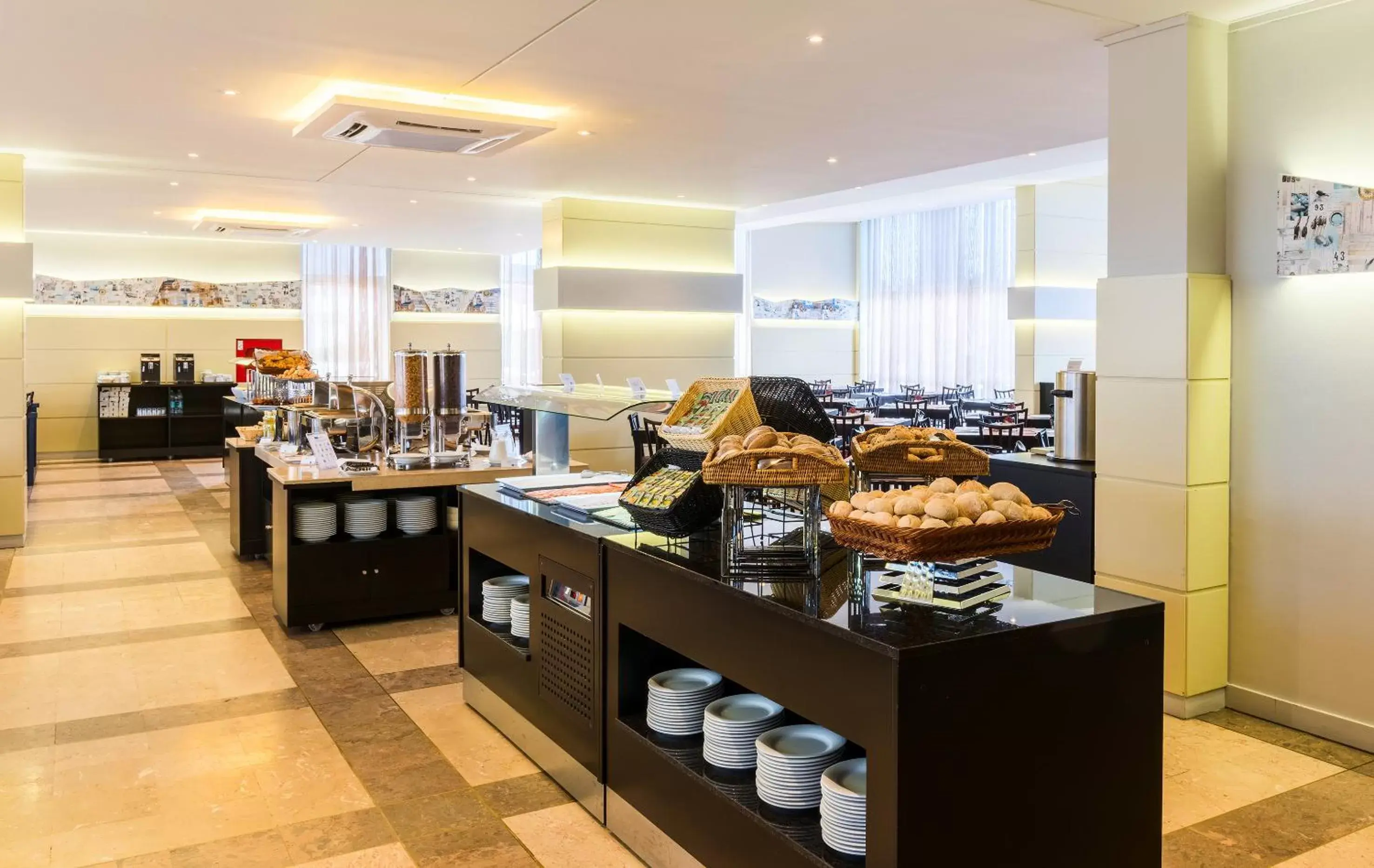 Restaurant/places to eat in TRYP by Wyndham Lisboa Caparica Mar